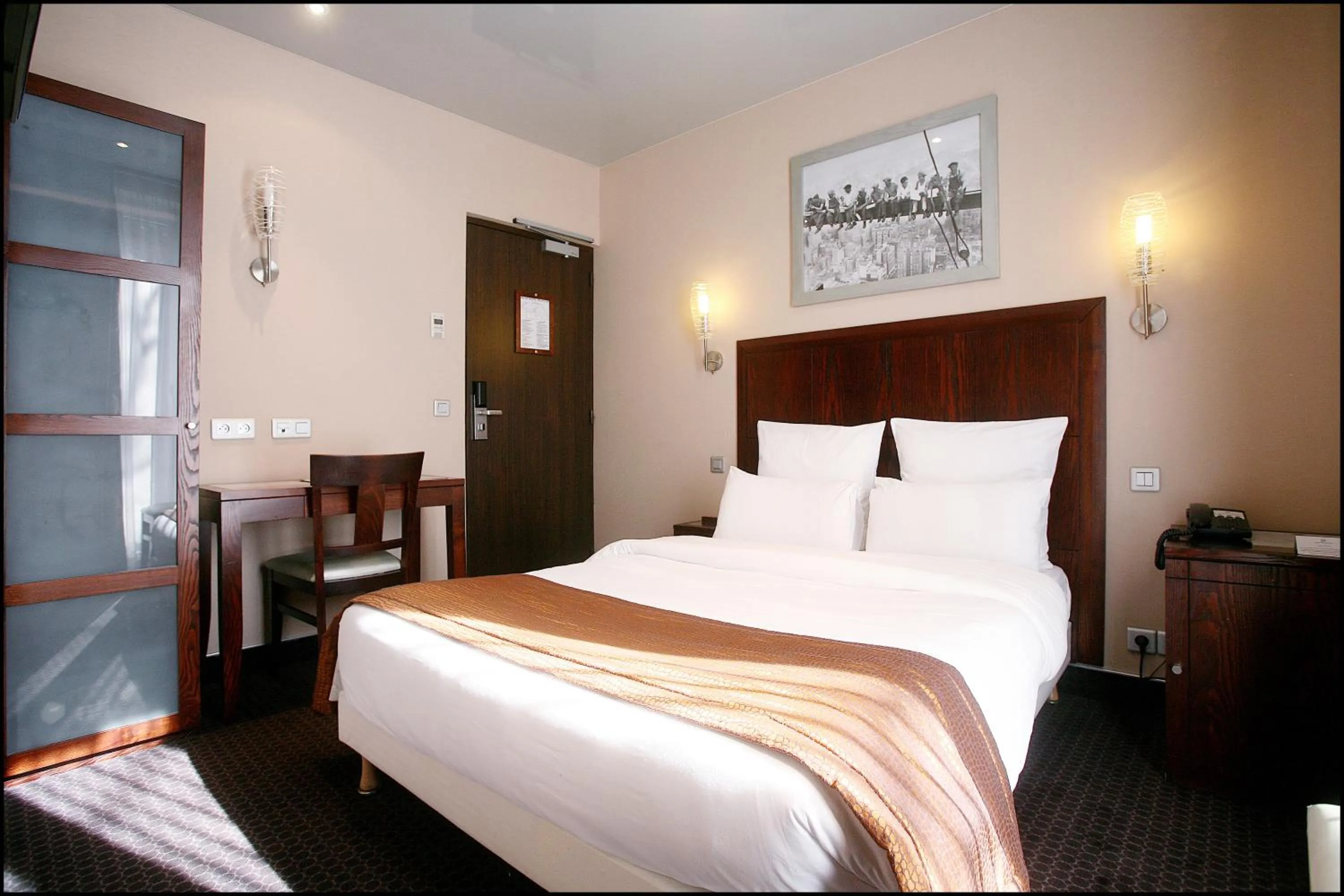 Bed in Grand Hotel Francais