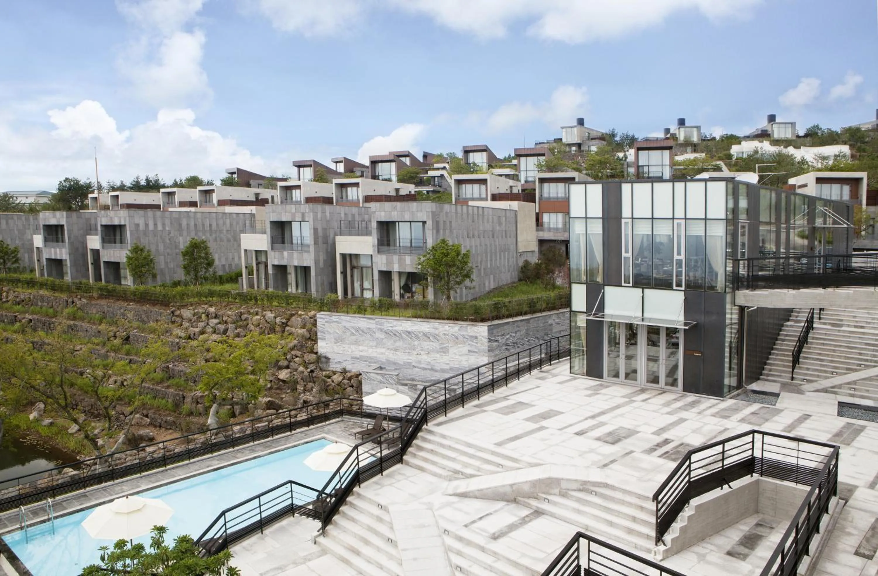 Facade/entrance in Lotte Resort Jeju Artvillas