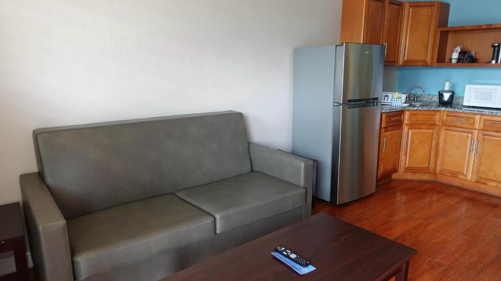 Seating Area in Melbourne All Suites Inn near I95