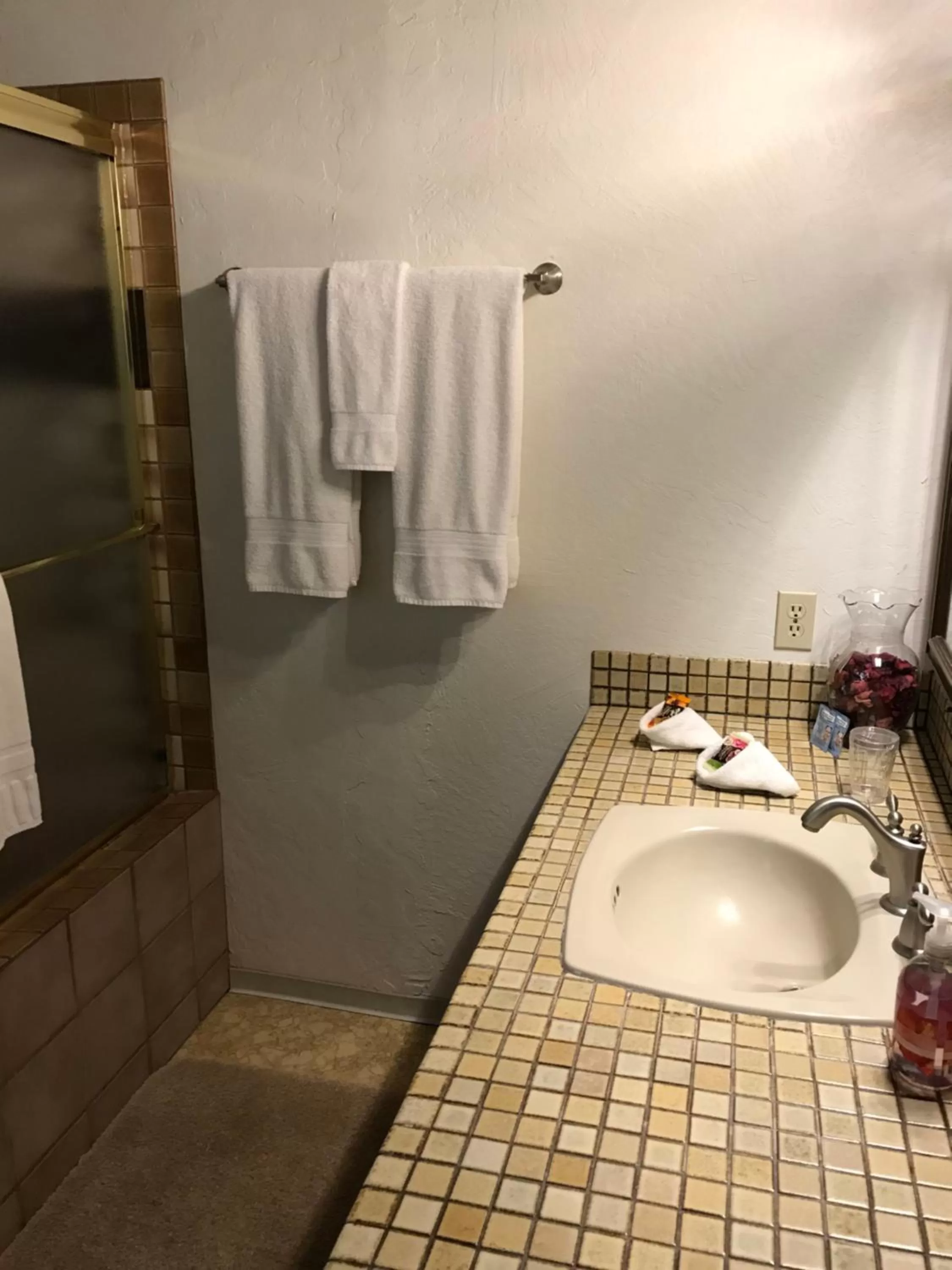 Hale Maluhia Country Inn