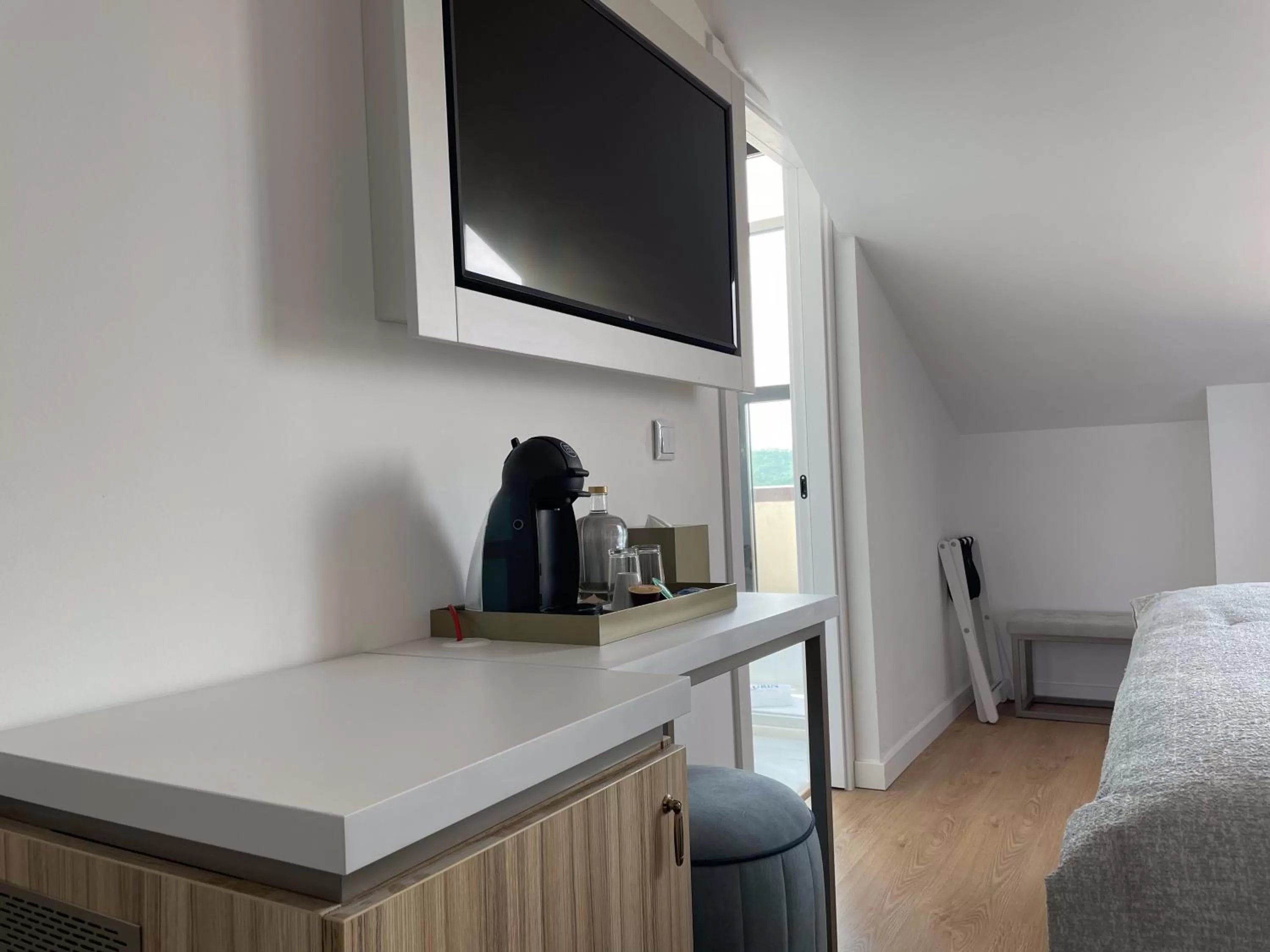 TV and multimedia, Bed in Zurin Charm Hotel