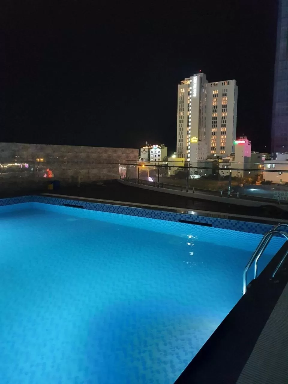 Pool view, Swimming Pool in FLC Sea Tower Quy Nhơn - Homostay
