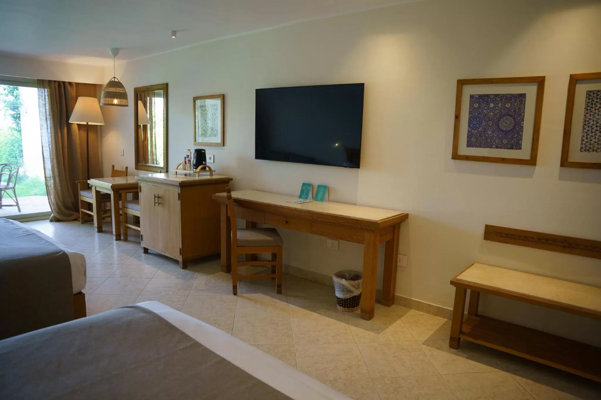 TV and multimedia in Fort Arabesque Resort, Spa & Villas