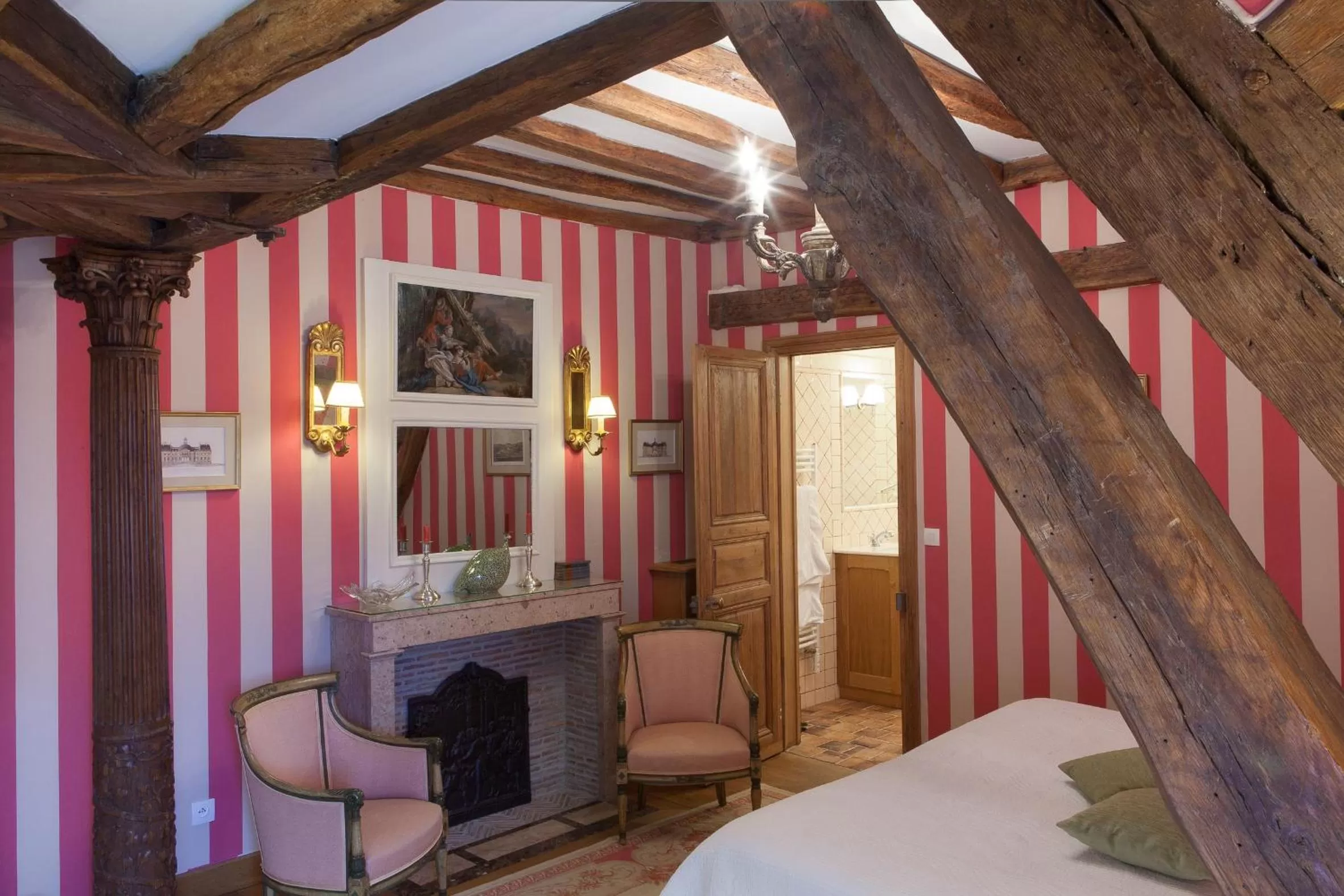 Seating area, Bed in Château-Hôtel de Bourron