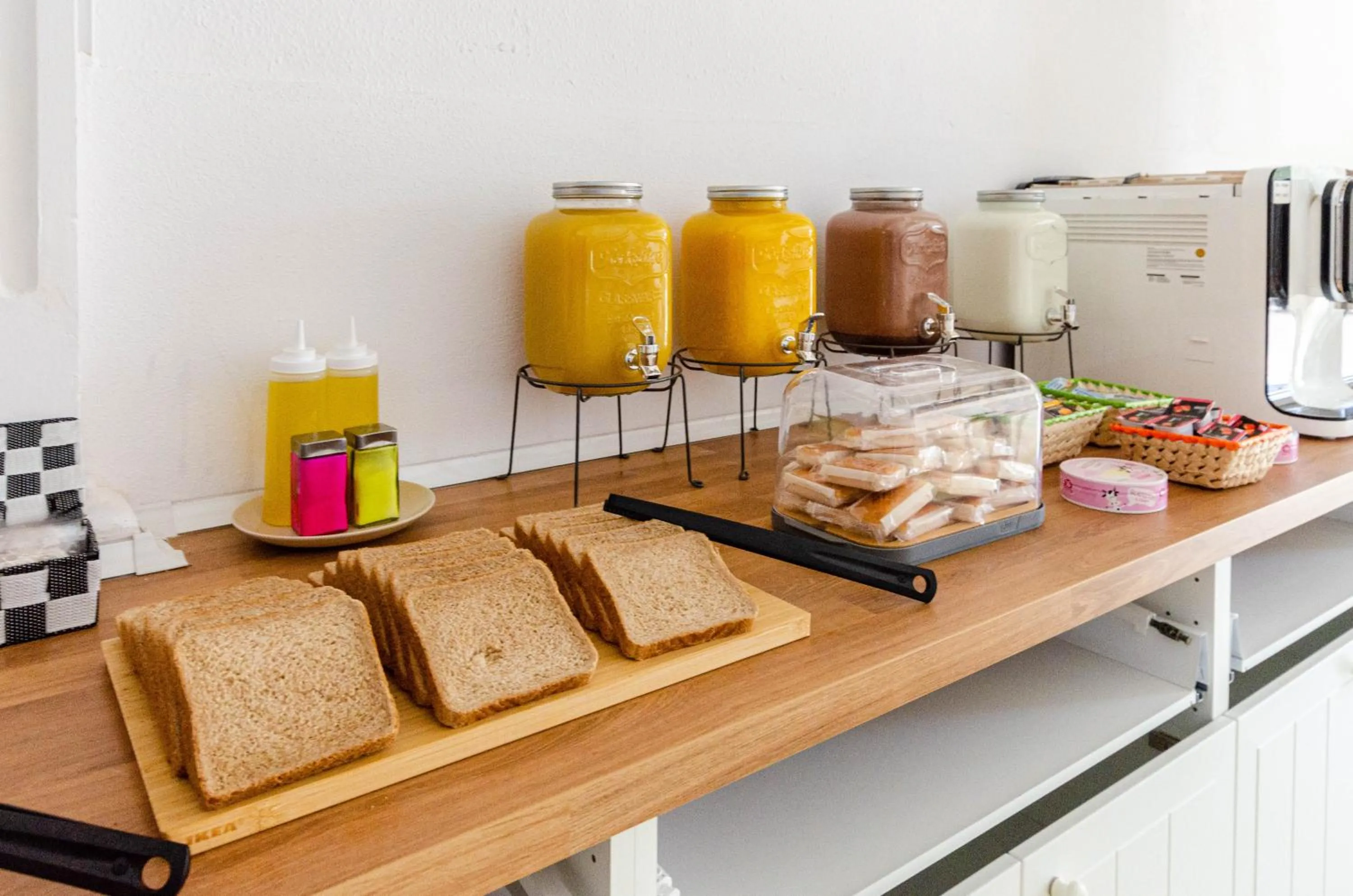 Kitchen or kitchenette in Urban Hostel Palma - Albergue Juvenil - Youth Hostel