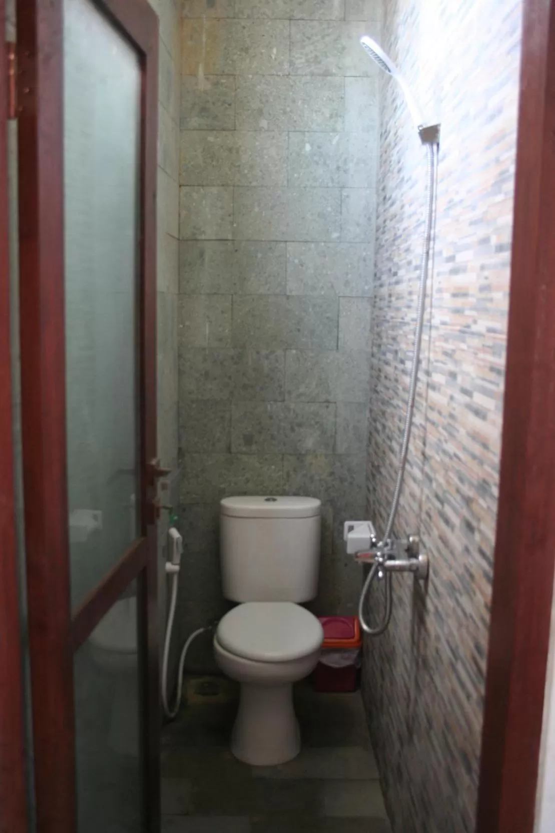 Toilet in Run House B&B