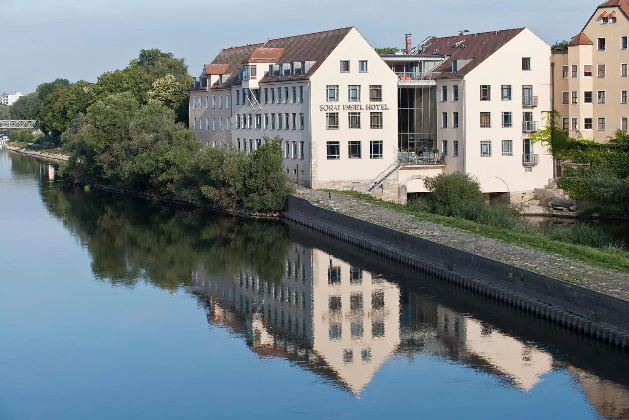 Facade/entrance in SORAT Insel-Hotel Regensburg