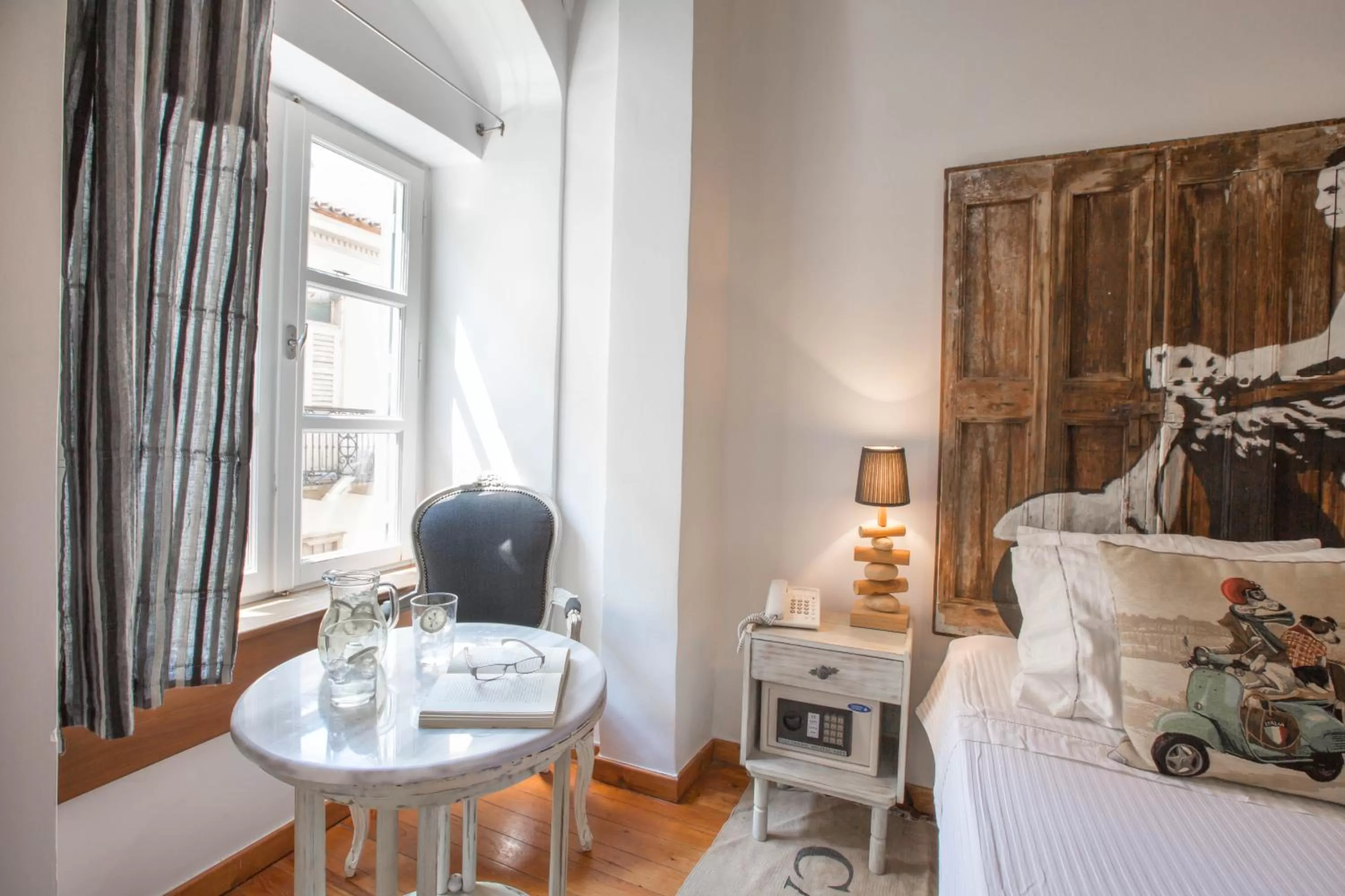 Decorative detail in Amymone and Adiandi