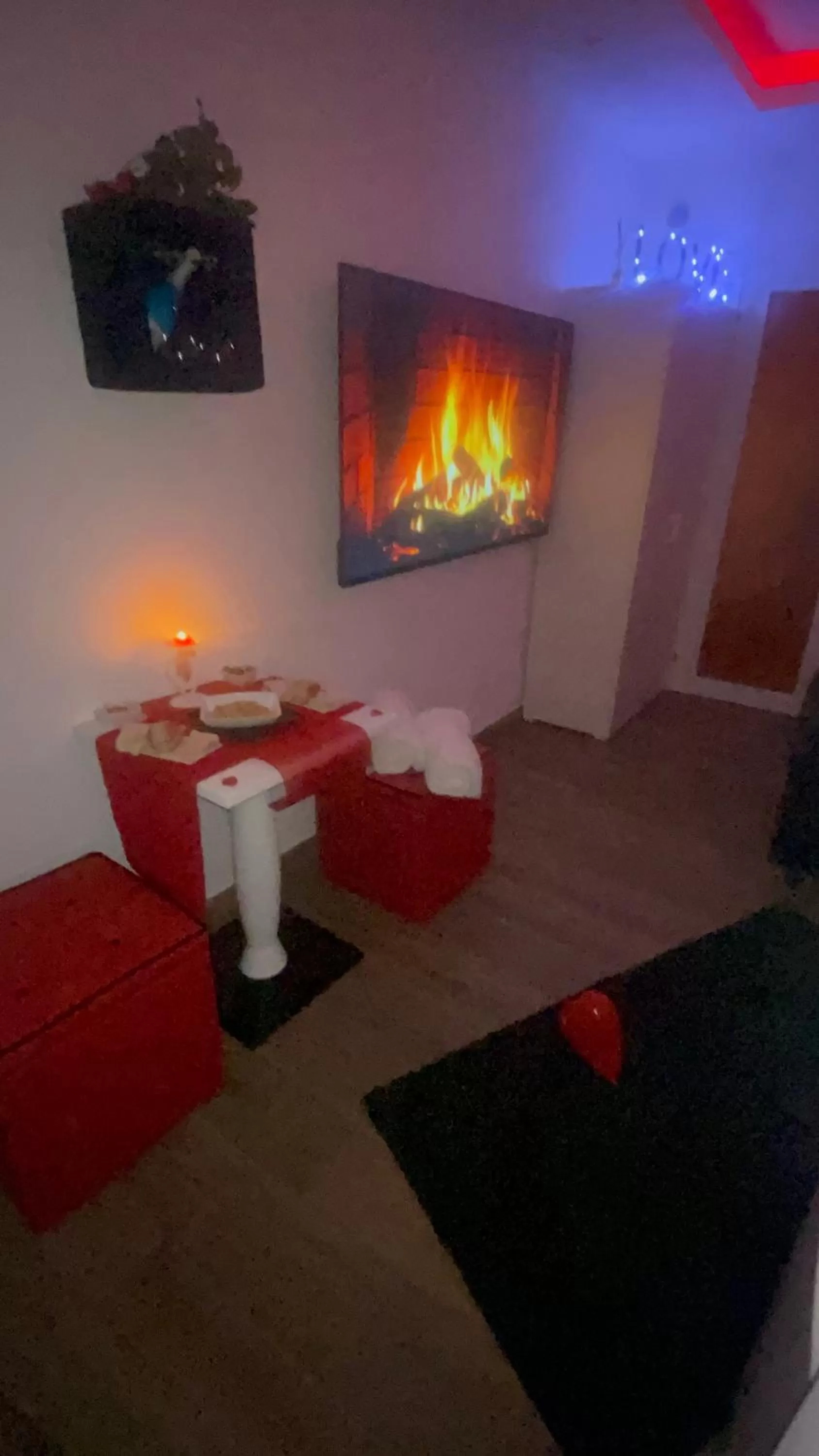 TV/Entertainment Center in Due Cuori Suite con vasca idromassaggi