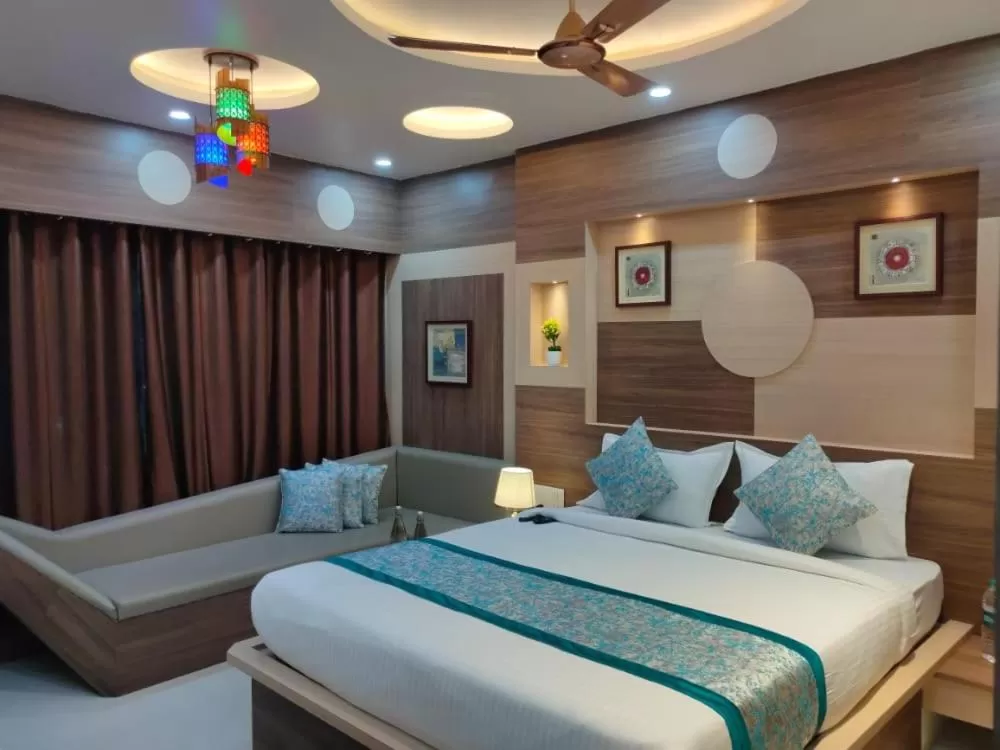 Bed in HOTEL CENTRAL SQUARE "A Couple Friendly Hotel"