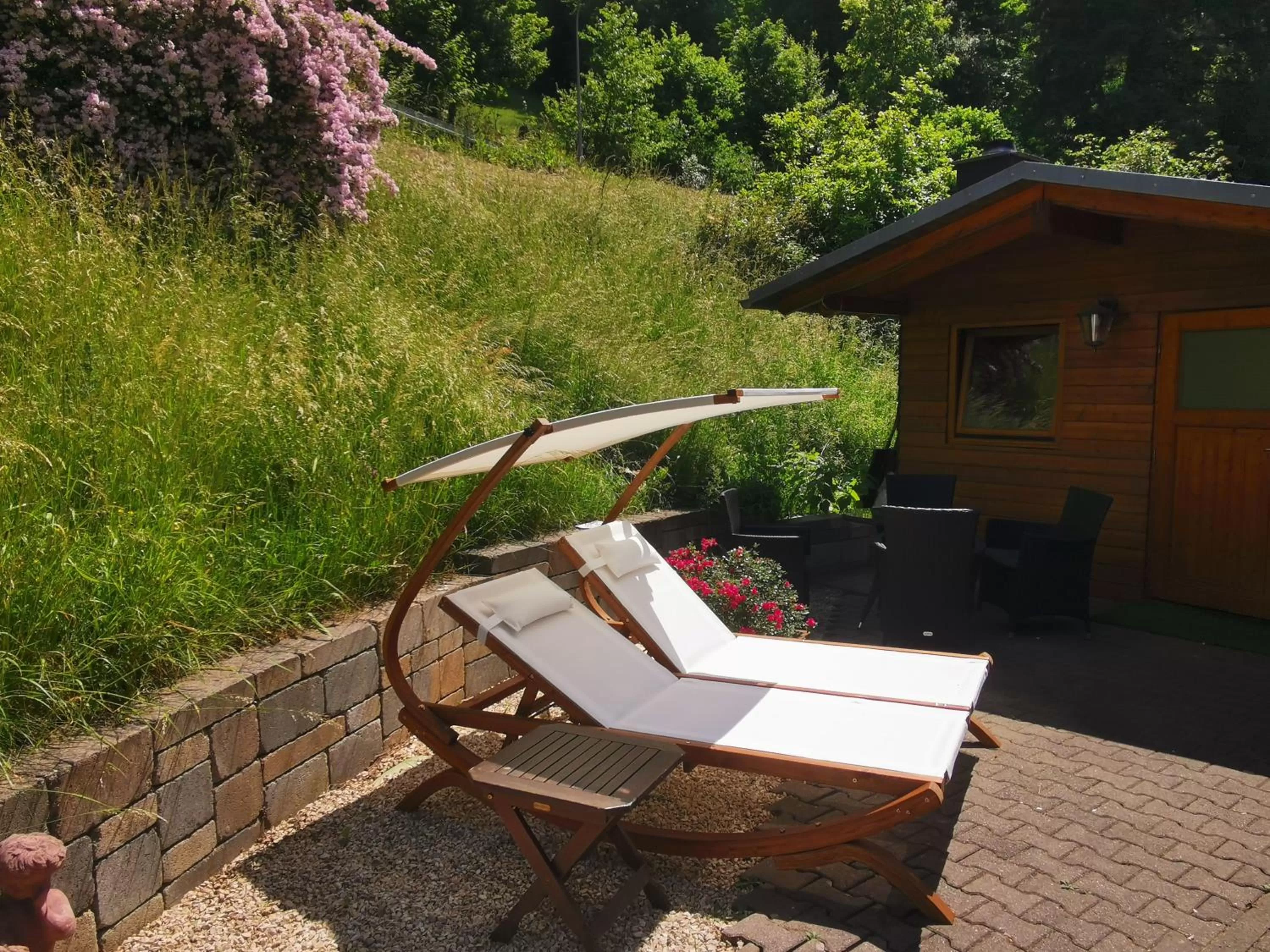 sunbed in Hotel Grüner Baum mit Restaurant & Wellness