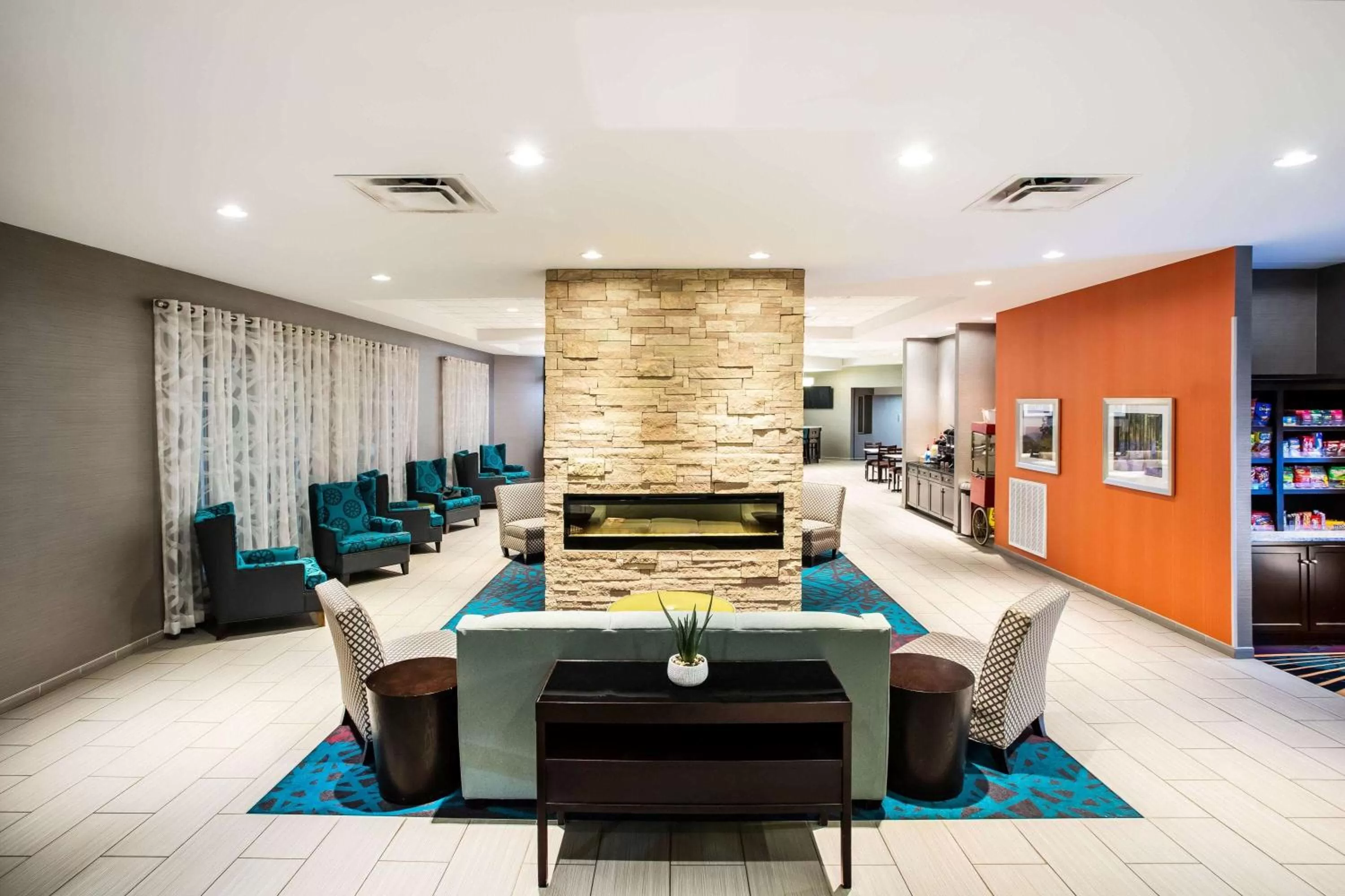 Lobby or reception in La Quinta by Wyndham Lynchburg at Liberty Univ.