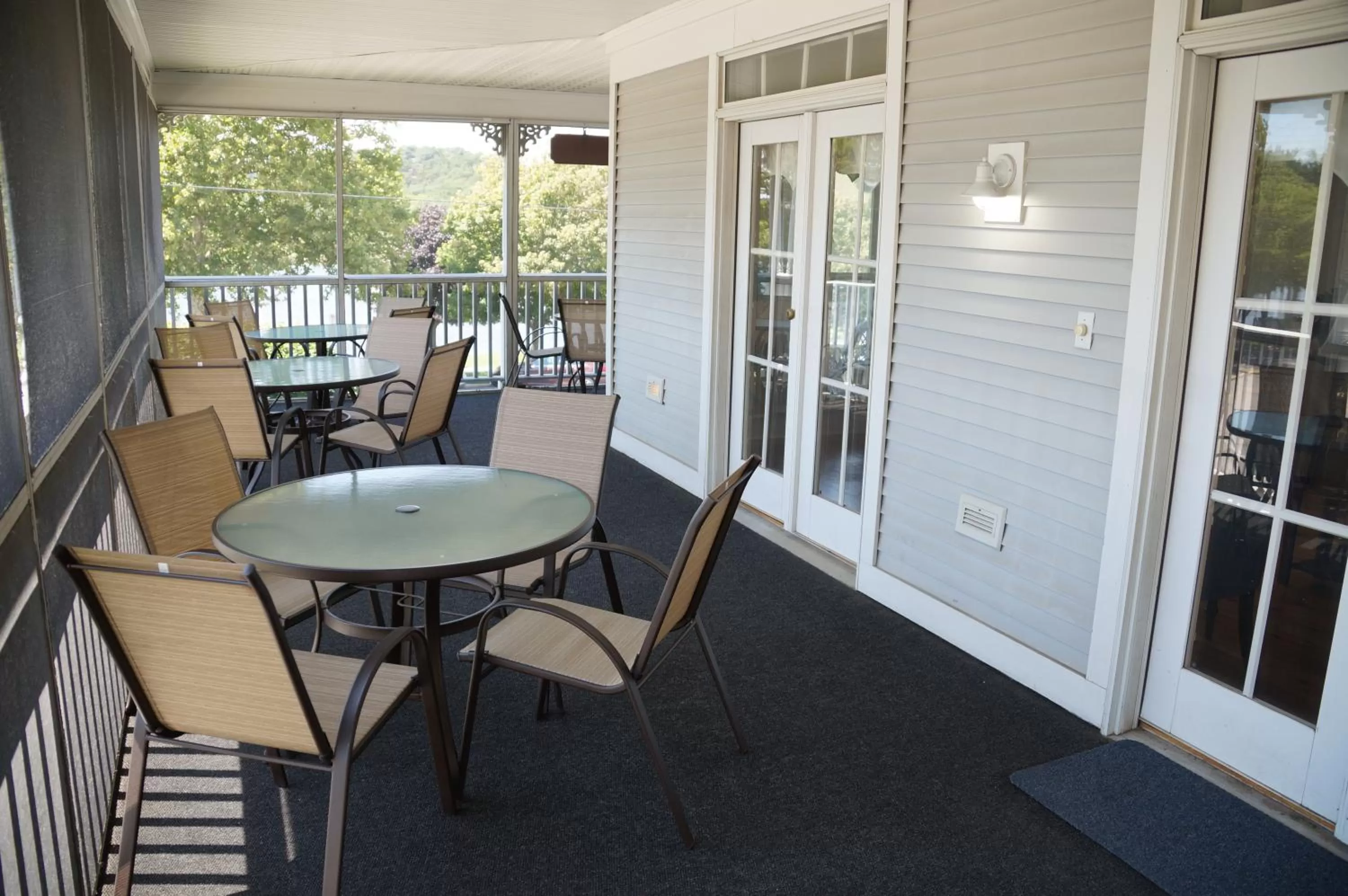 Patio, Balcony/Terrace in Harbor House Inn