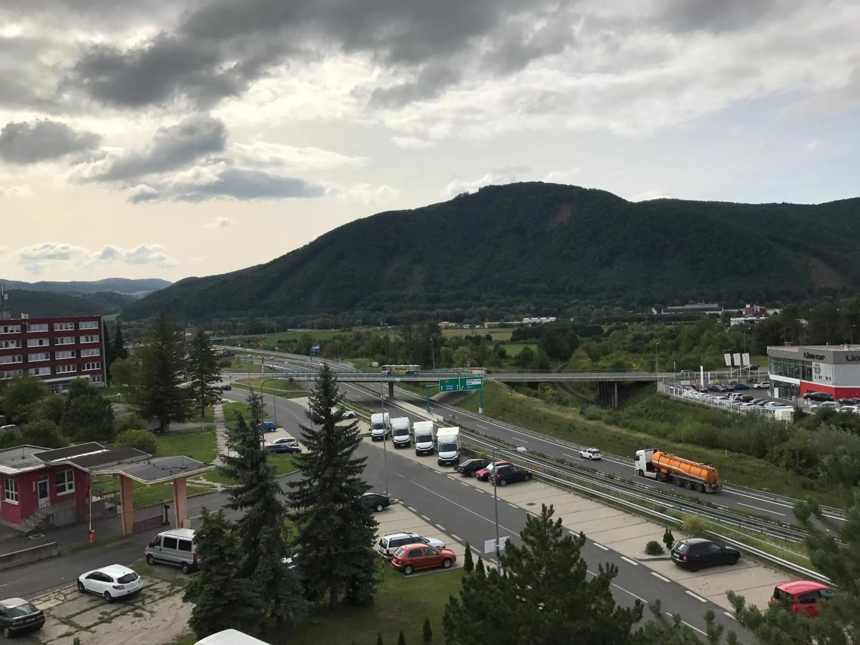 Location in City Hotel B&B, reception 24 7, 800m od-from R1, free parking