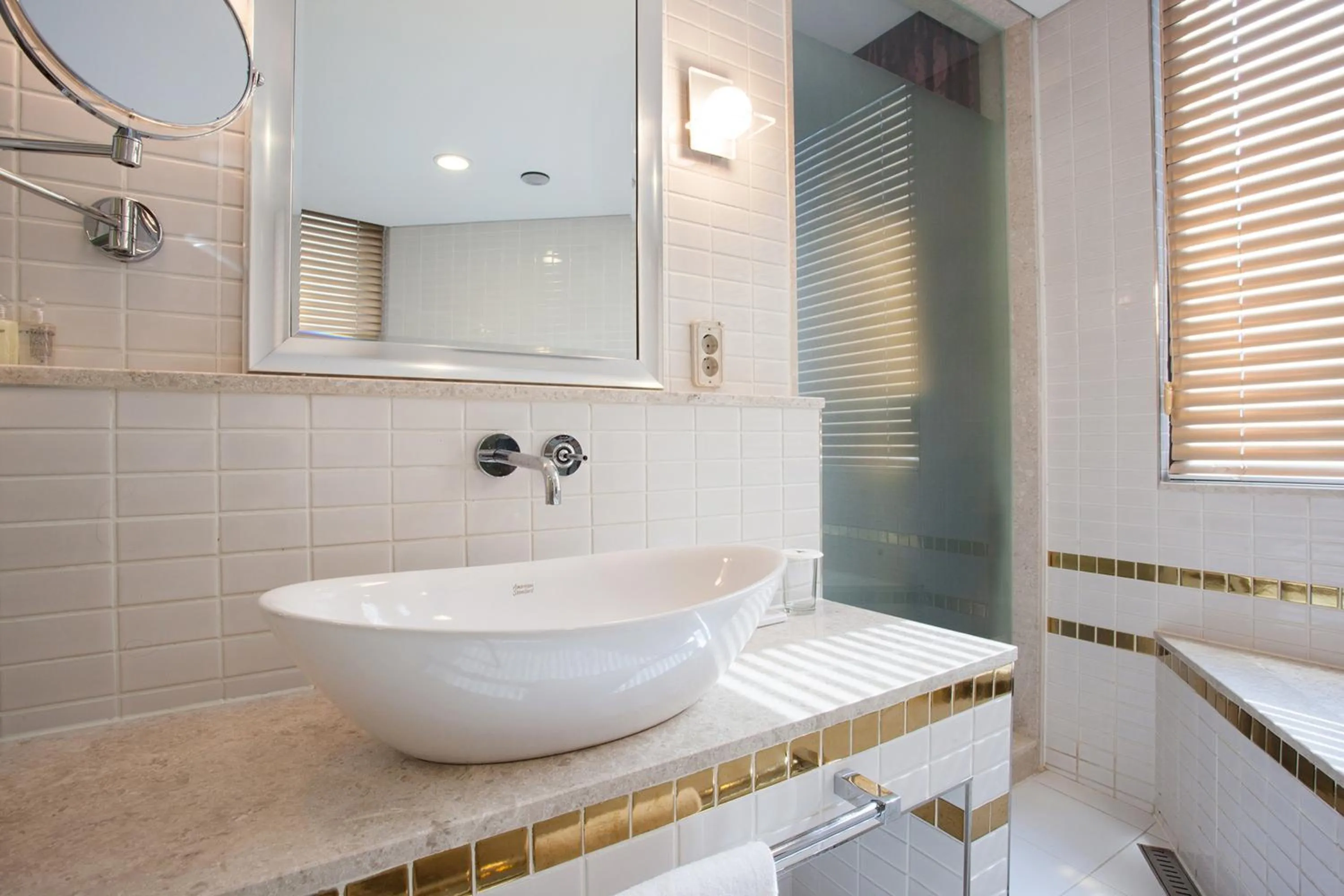 Shower in Hotel Pharos