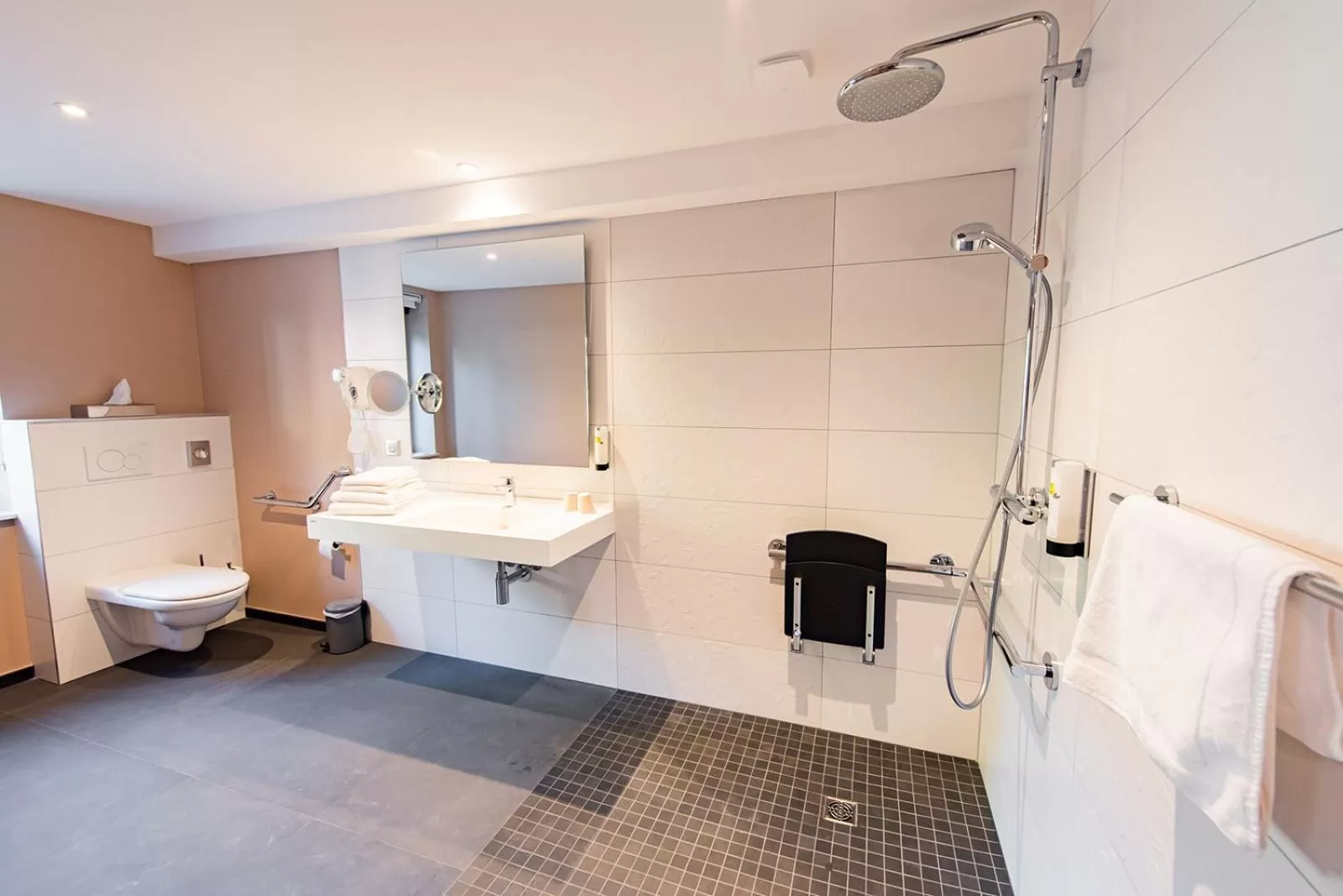 Bathroom in L'AO Hôtel & Restaurant L'Aigle d'Or