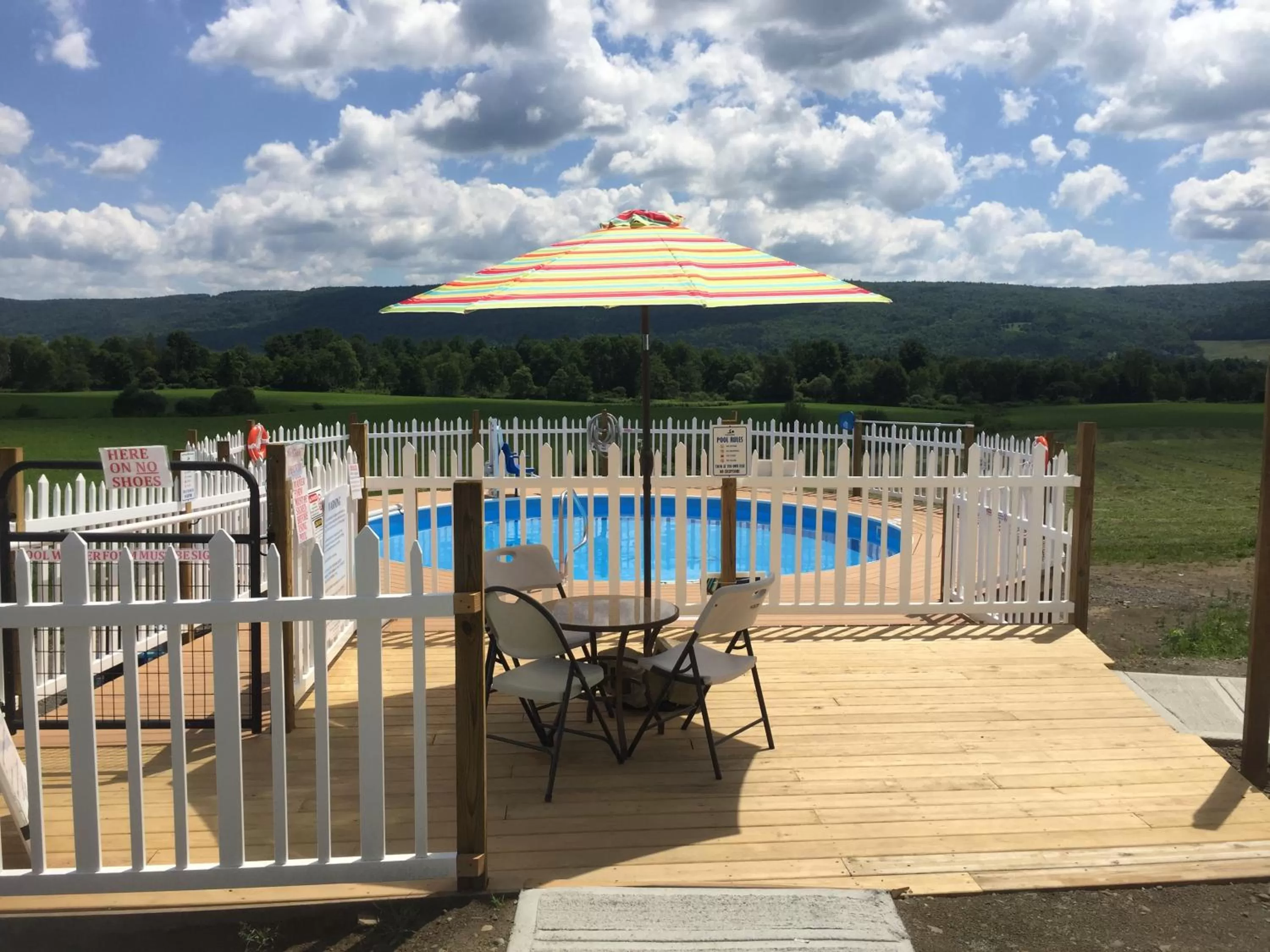 Swimming pool in Apple Inn and Suites Cooperstown Area