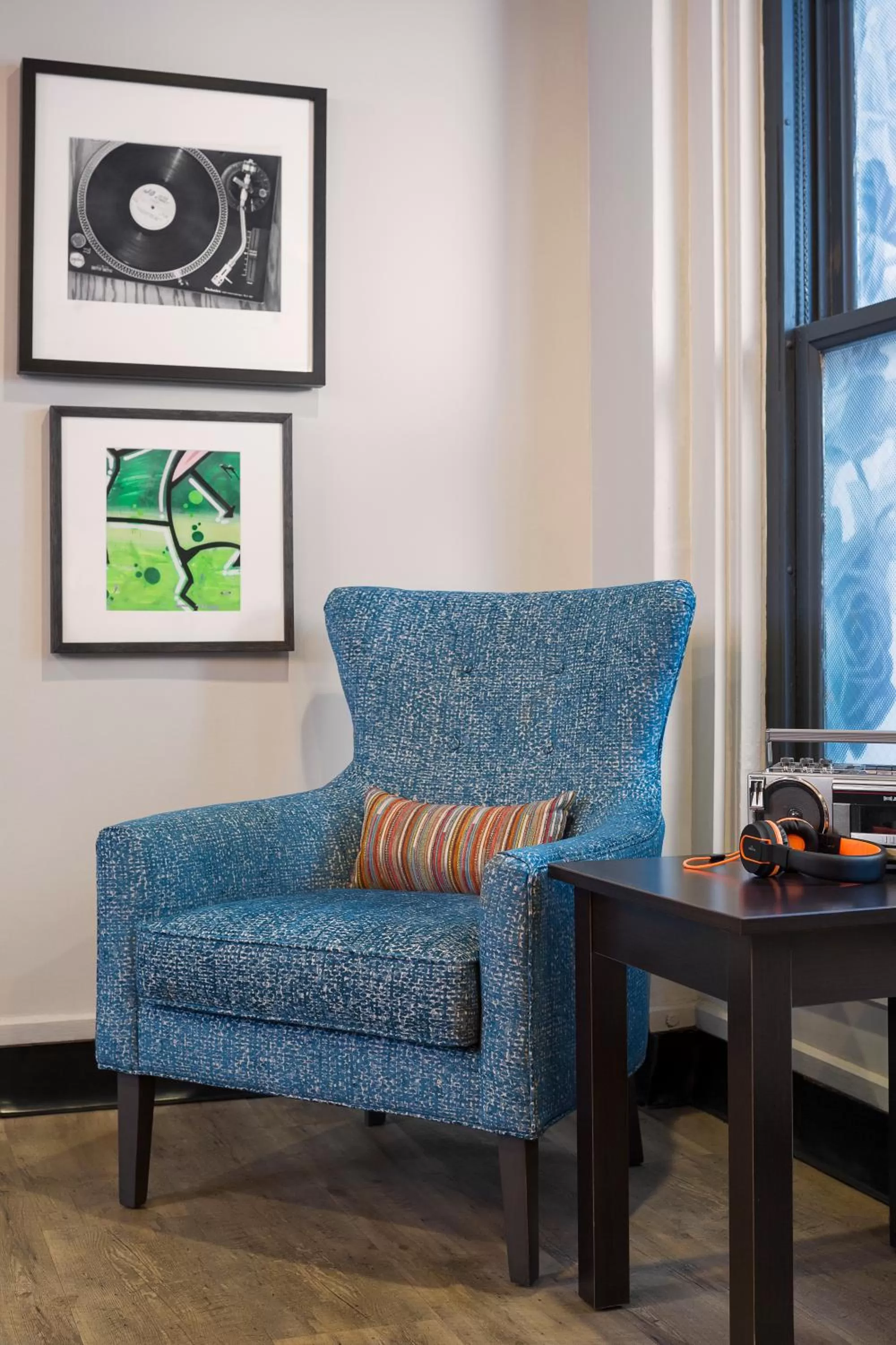 Communal lounge/ TV room in City Suites Hotel