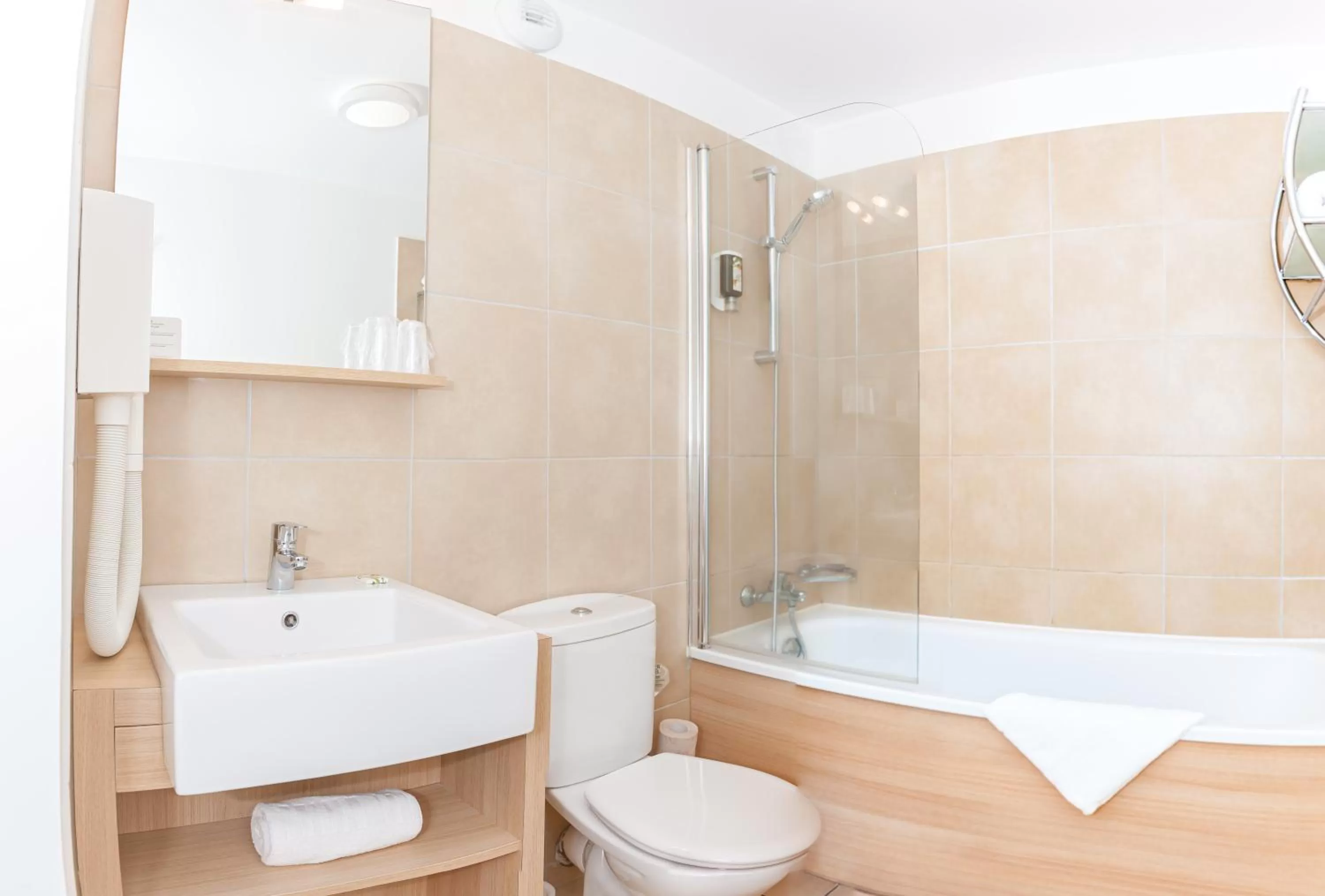 Bathroom in Apparthotel Privilodges Carré de Jaude