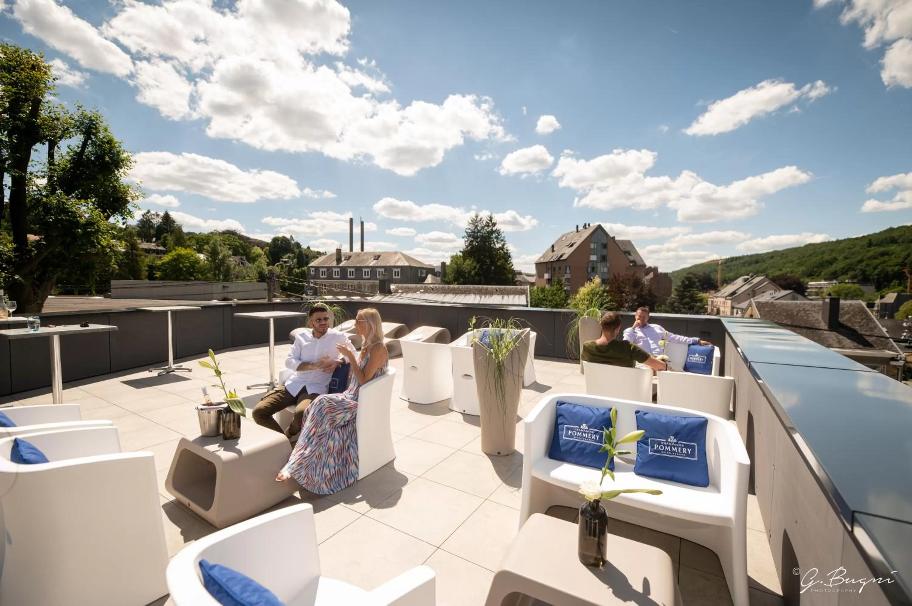 Patio in La Reine Hôtel & Restaurant