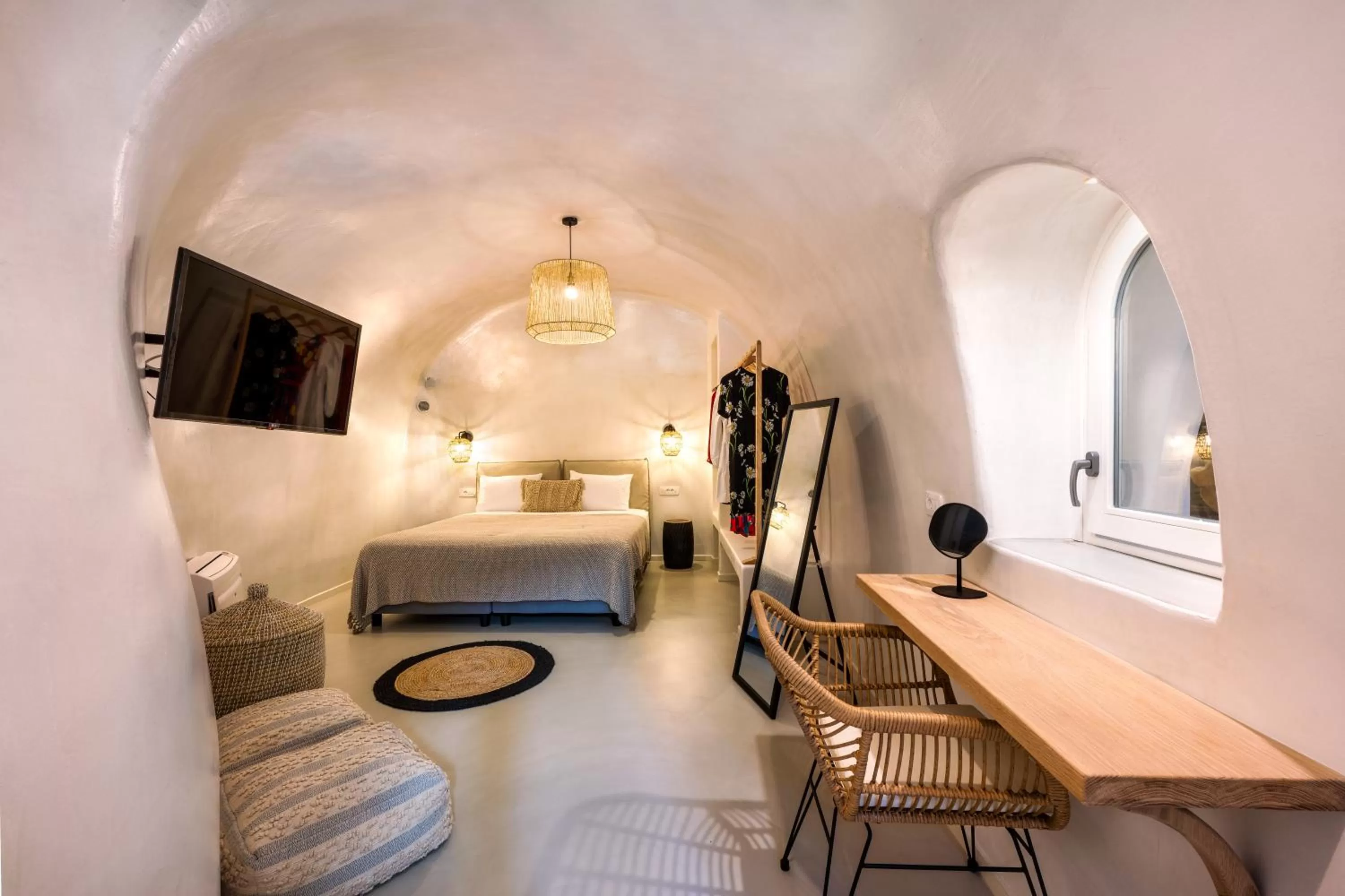 Bedroom, Bed in Hill Suites