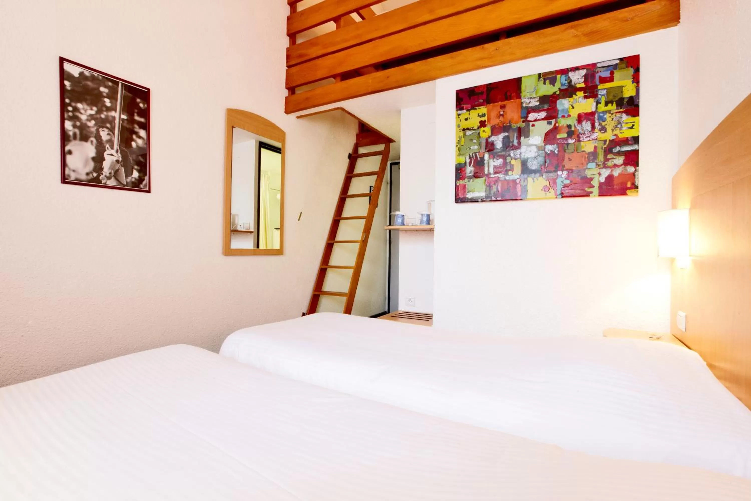 Bed in The Originals City, Hôtel La Maison de Lise, Mulhouse Illzach