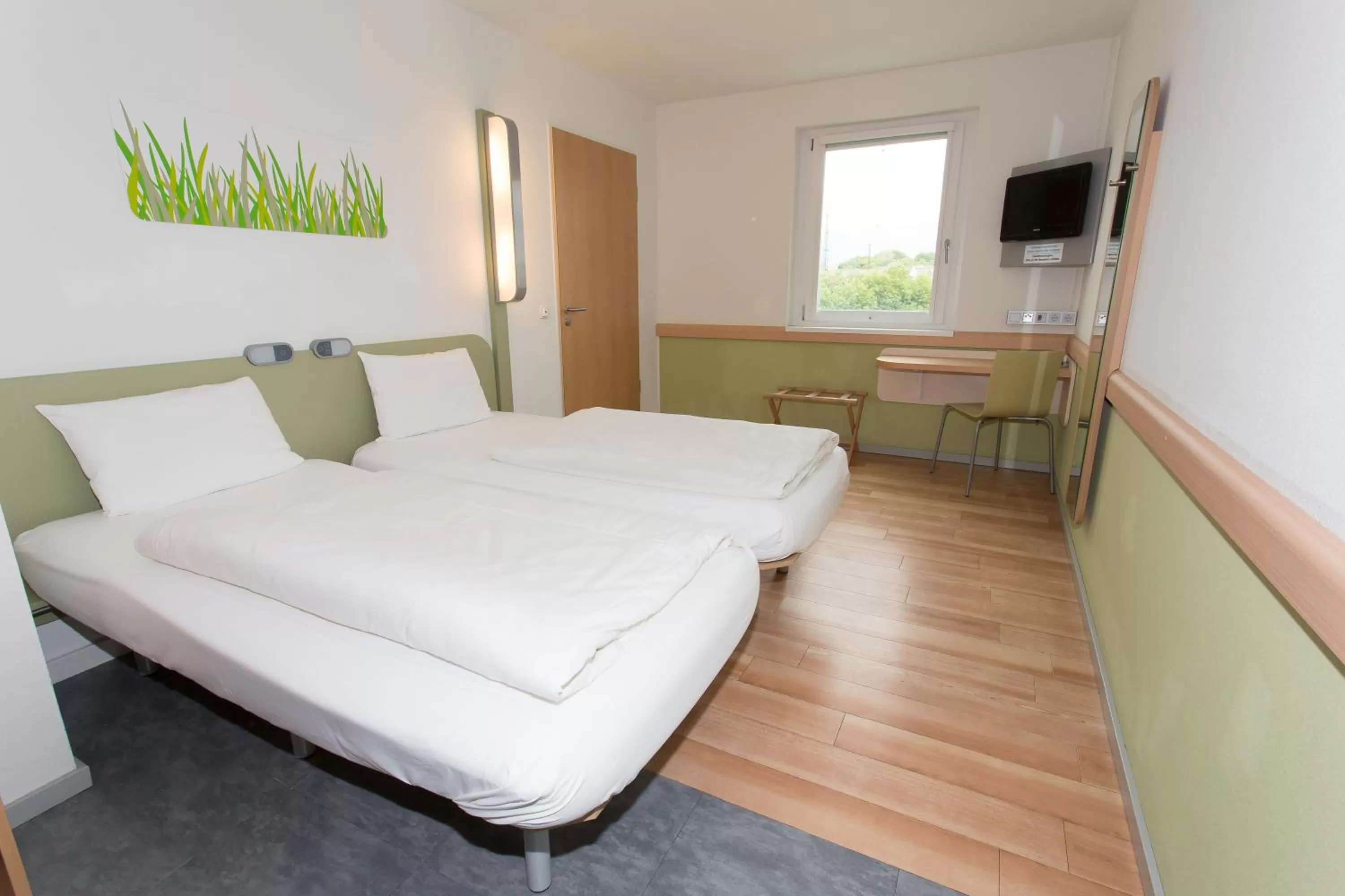Photo of the whole room, Bed in ibis budget Augsburg City