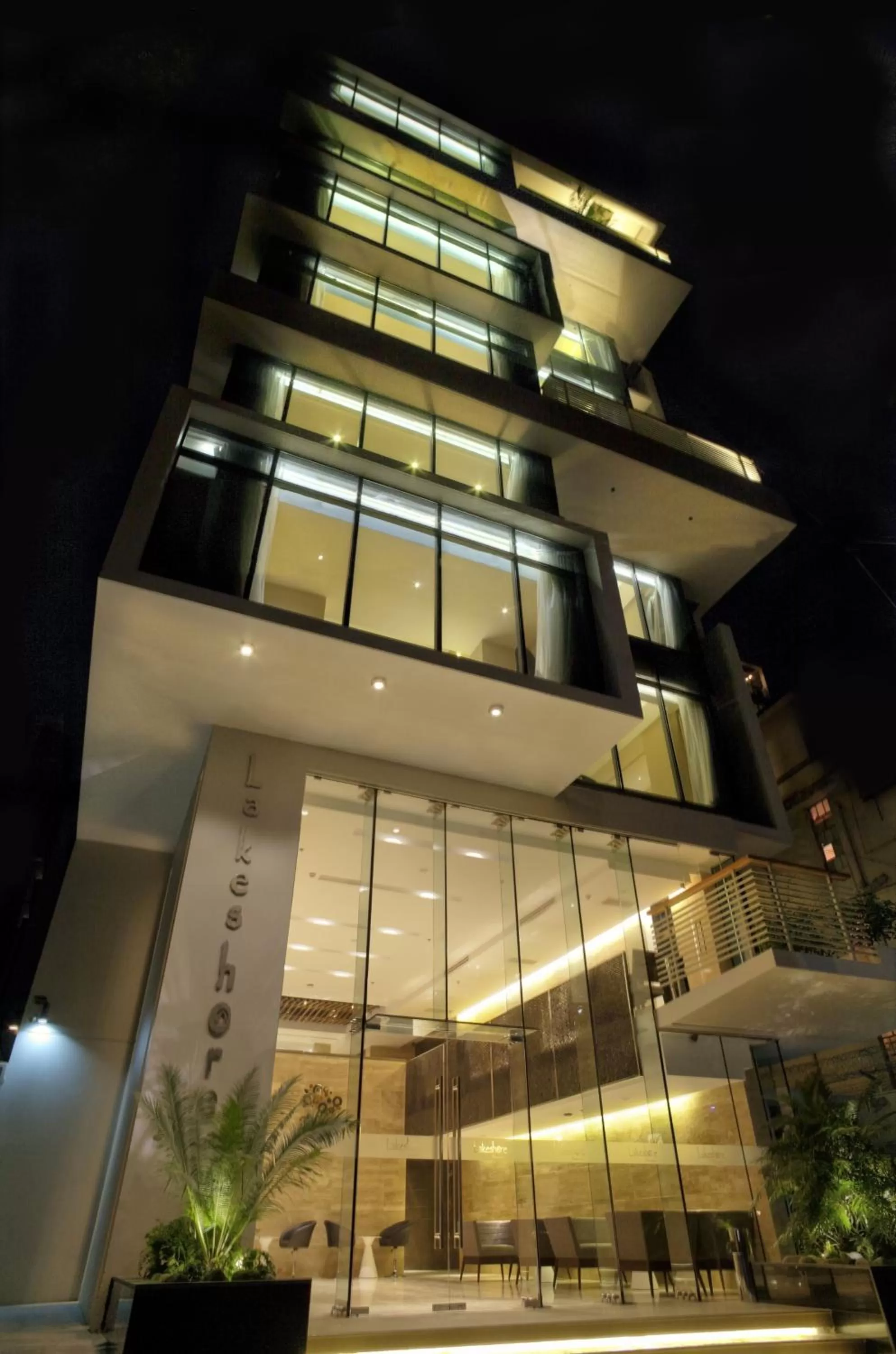 Facade/entrance in Lakeshore Suites, Banani