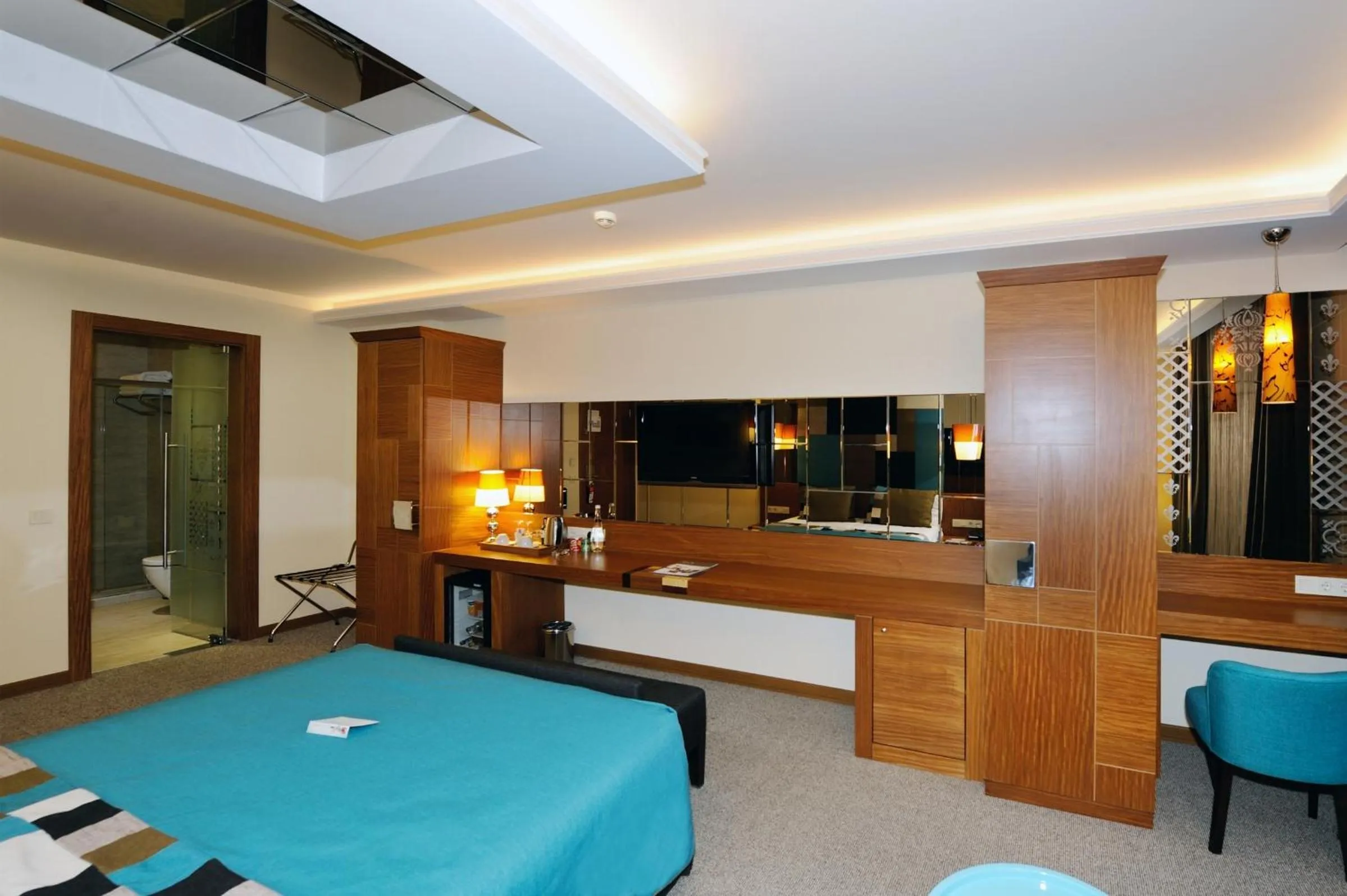 Photo of the whole room, Bed in Collage Pera Hotel