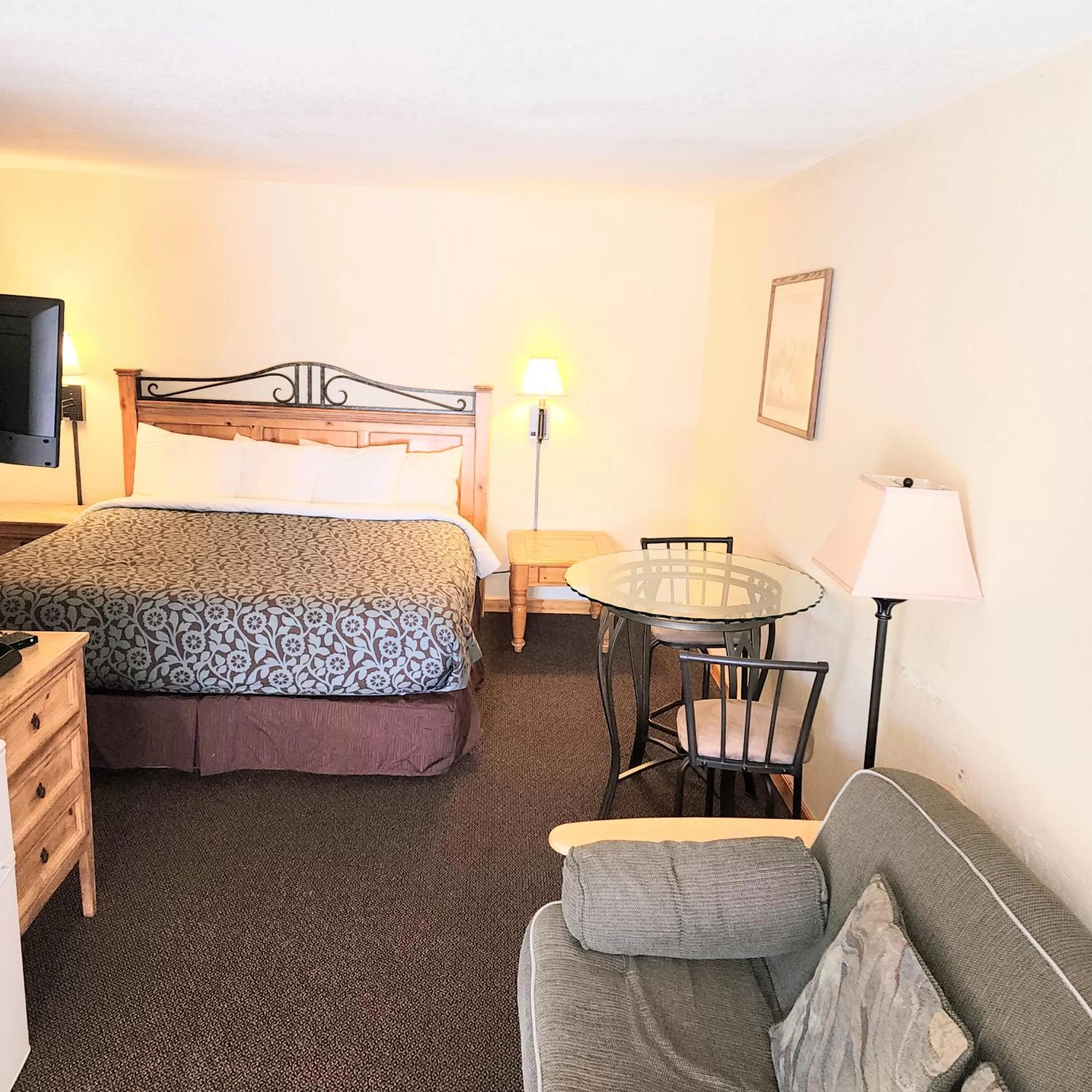 Bedroom, Bed in Canyon Motel near Rocky Mountain National Park