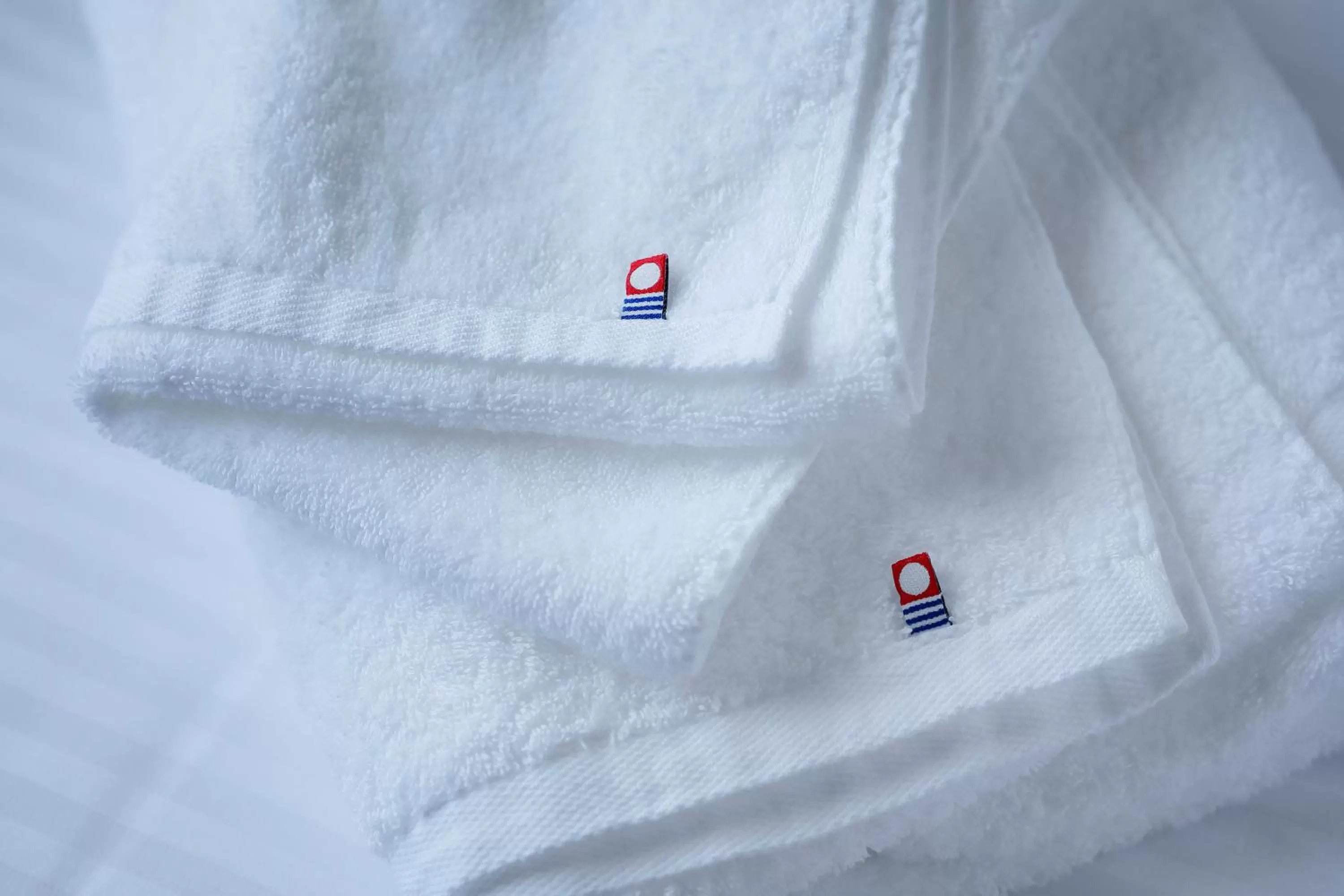 towels, Bed in Daiwa Roynet Hotel KANAZAWA-MIYABI