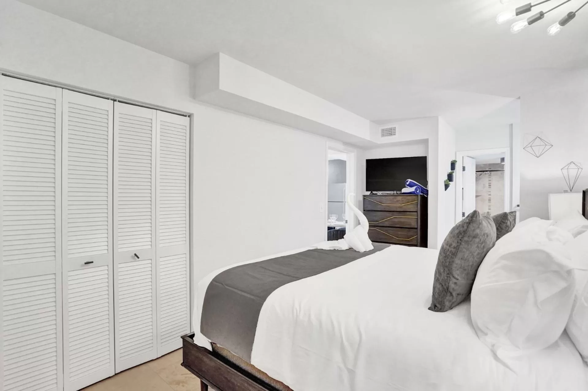 Other, Bed in RA suites