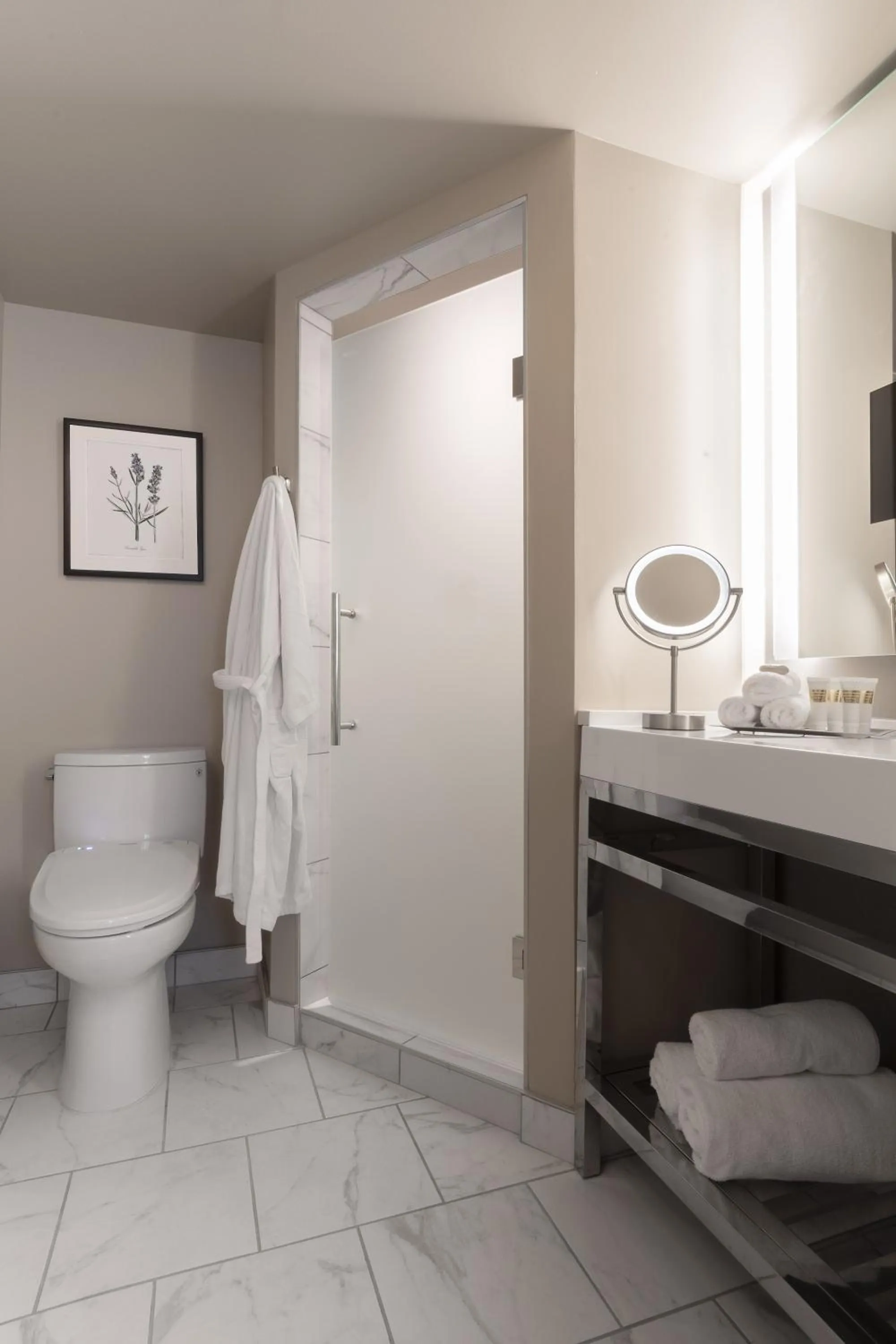 Bathroom in Seven Gables Inn, St Louis West, a Tribute Portfolio Hotel