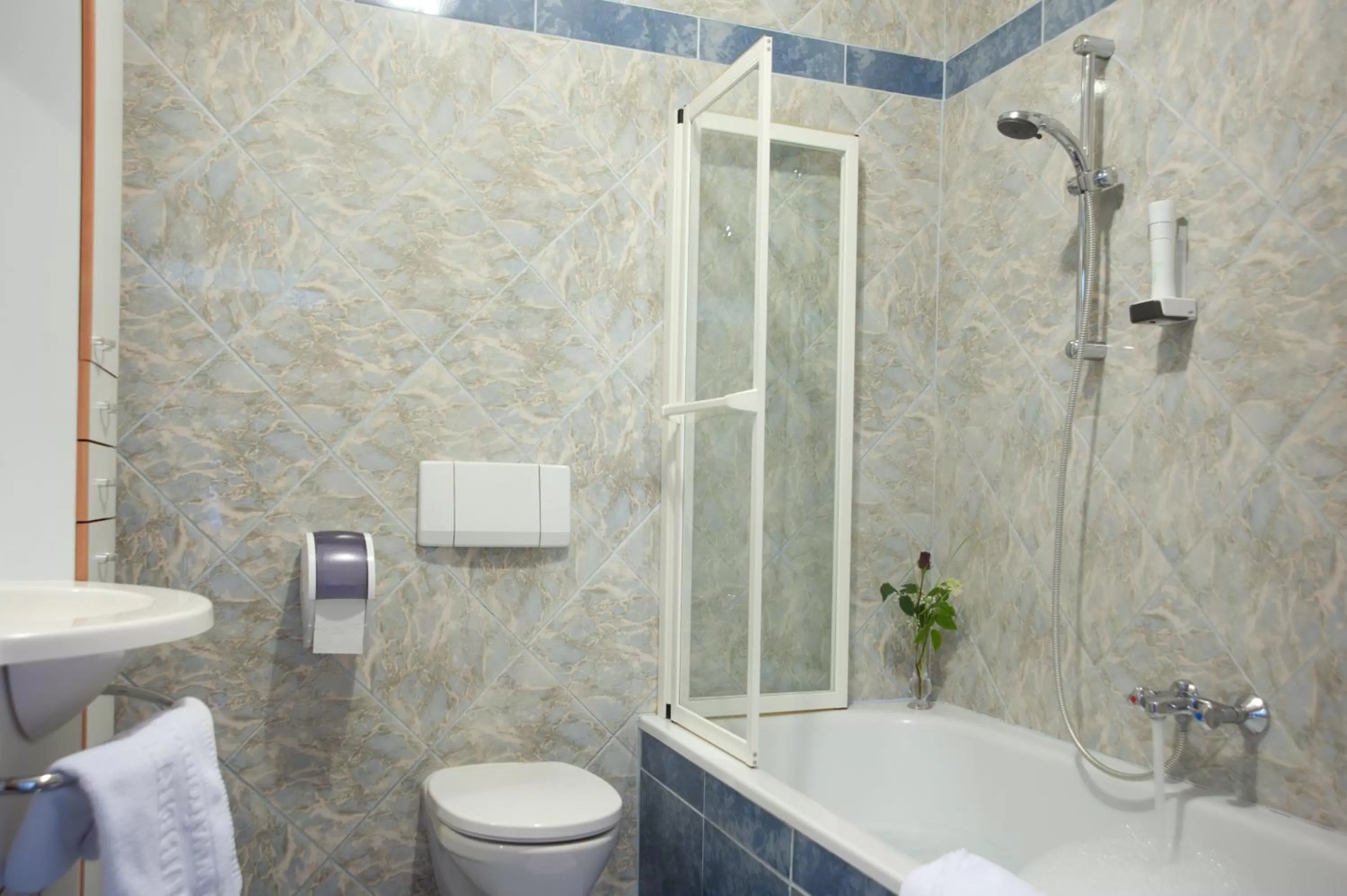 Bathroom in Hubertushof Fromwald Hotel und Gasthof