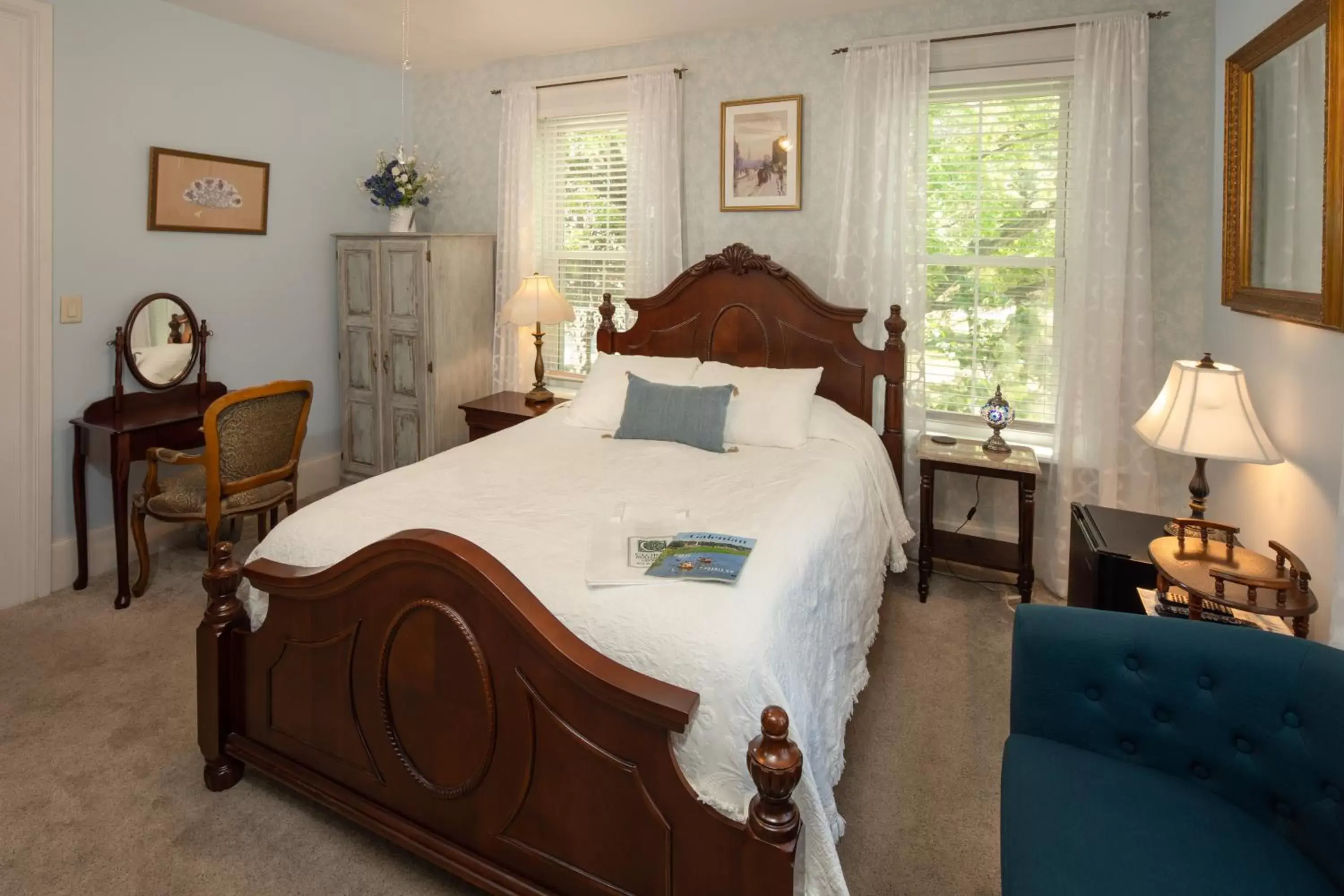 Queen Room with Garden View in Cloran Mansion Bed & Breakfast Queen Room with Garden View in Cloran Mansion Bed & Breakfast