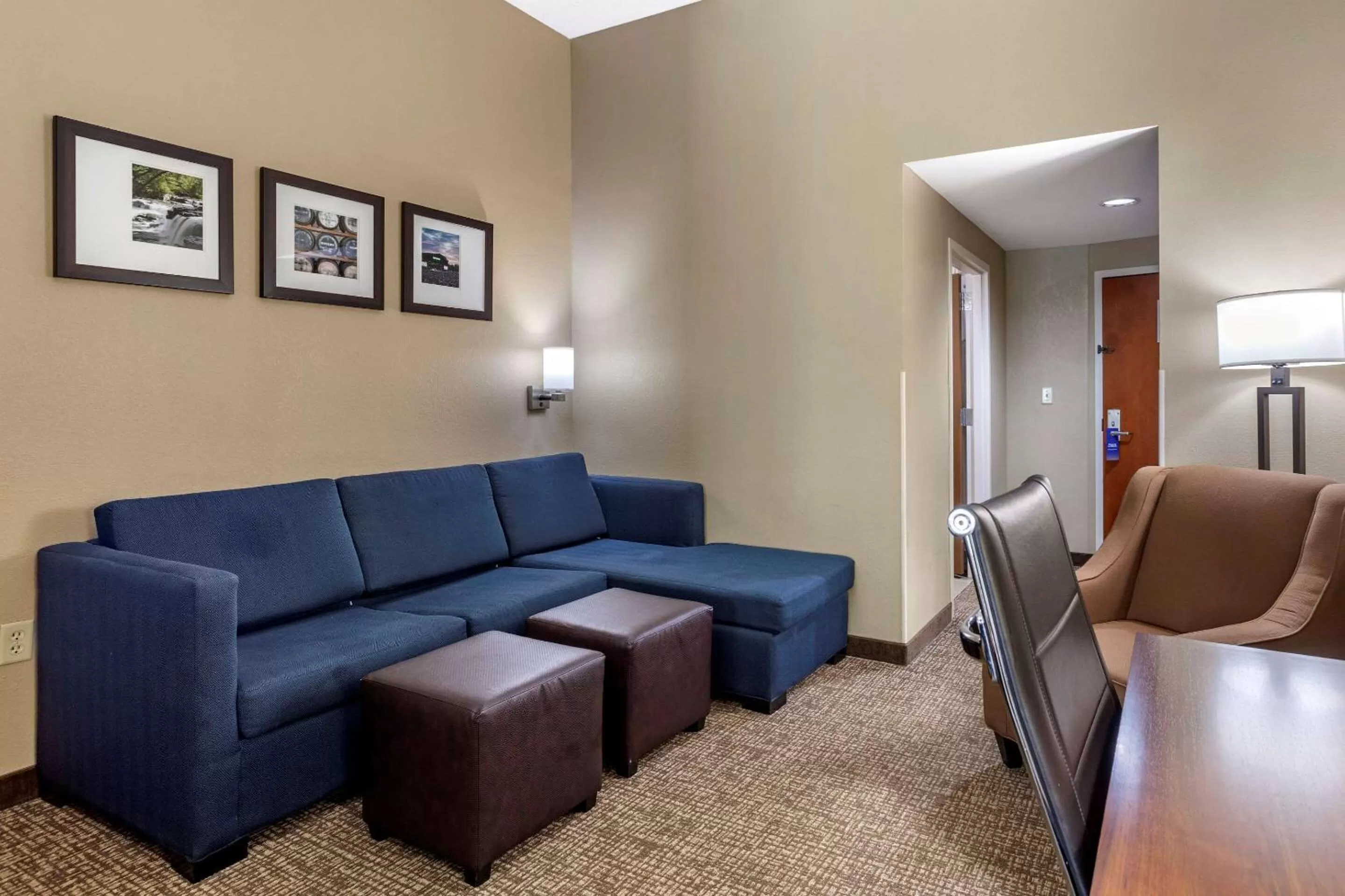 Photo of the whole room in Comfort Suites Manchester near Arnold AFB