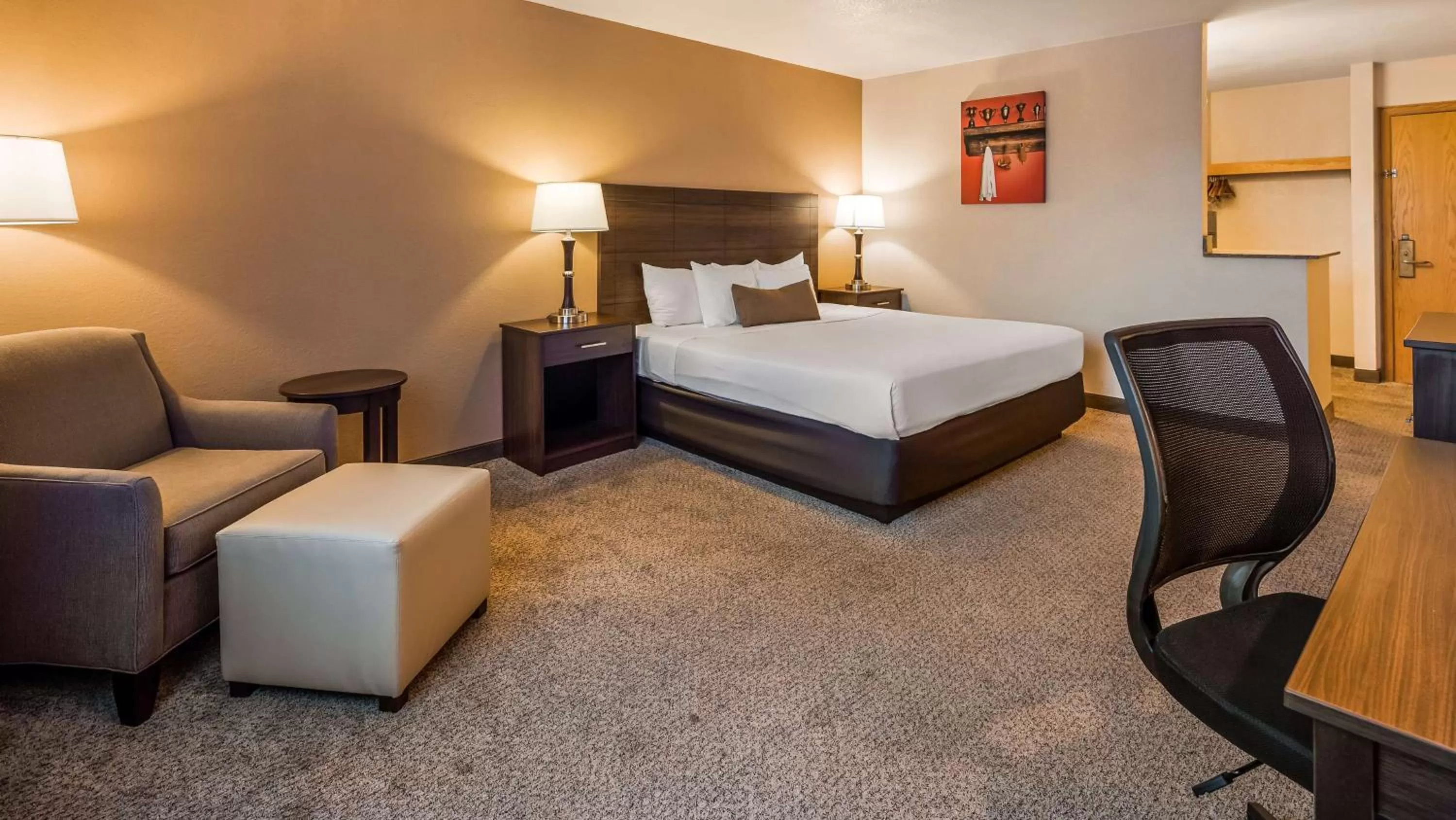 King Room with Roll-In Shower - Disability Access in Best Western Green Bay Inn and Conference Center