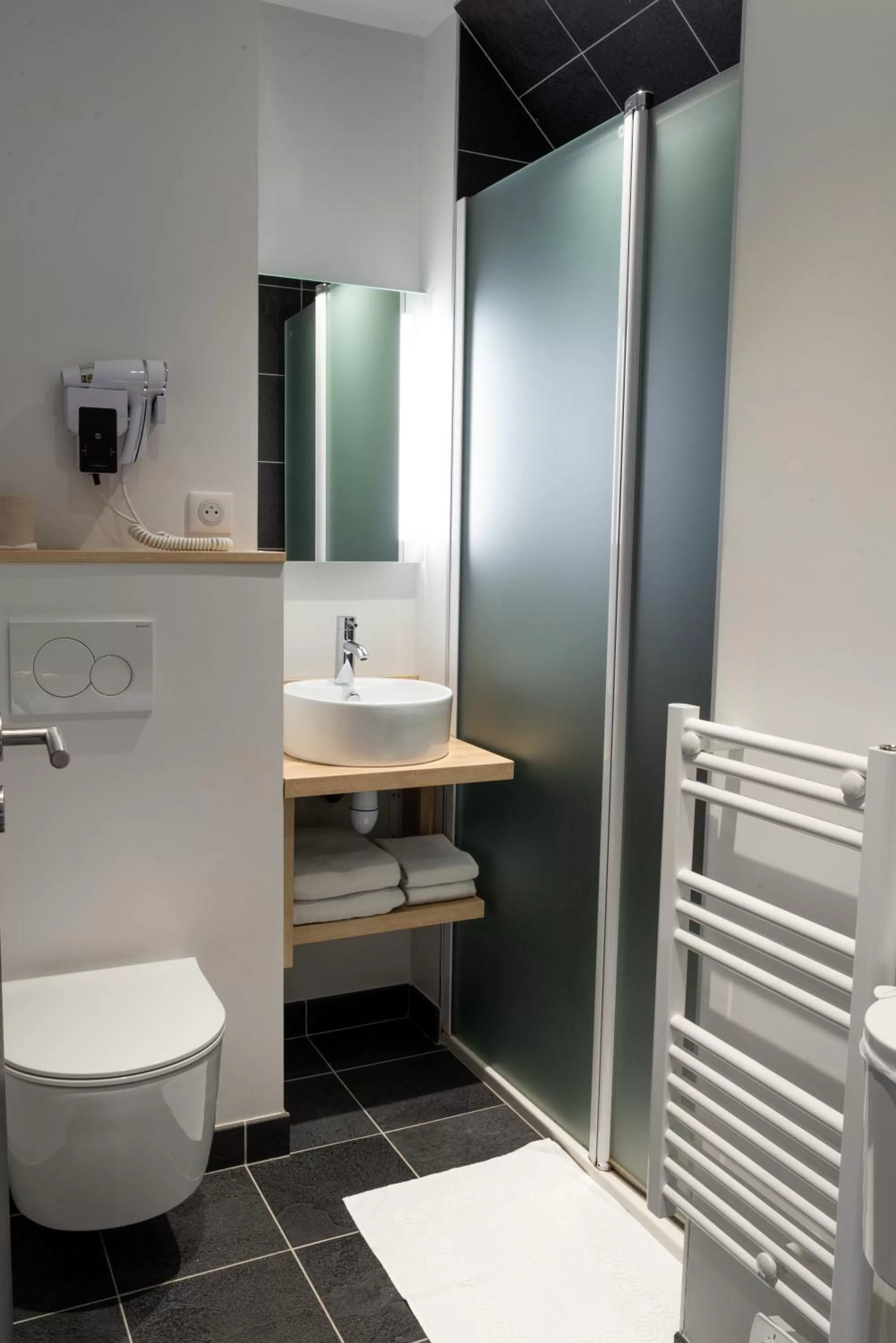 Bathroom in Best Western Le Moulin de Ducey