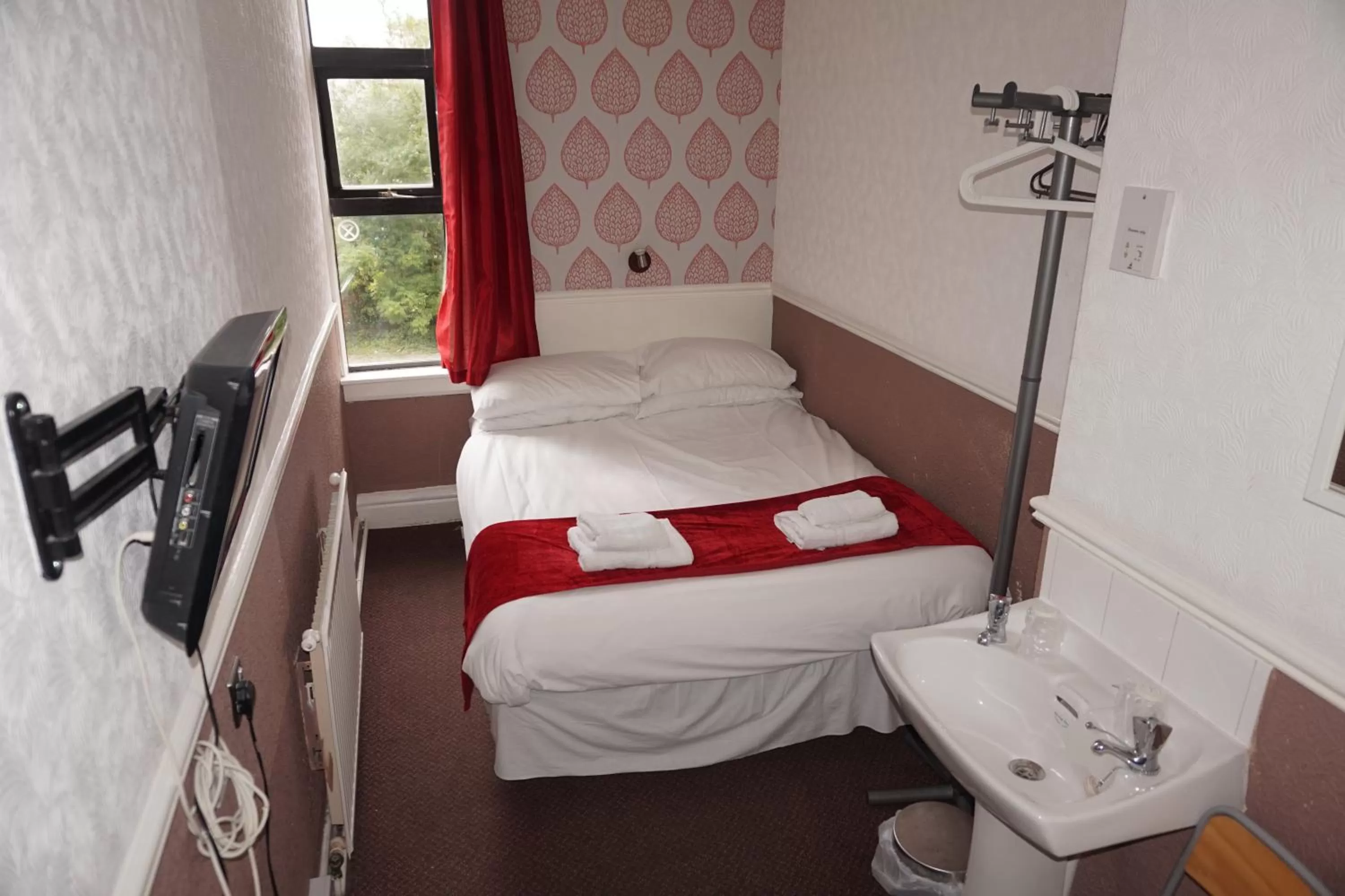 Bedroom, Bed in The Boundary Hotel - B&B