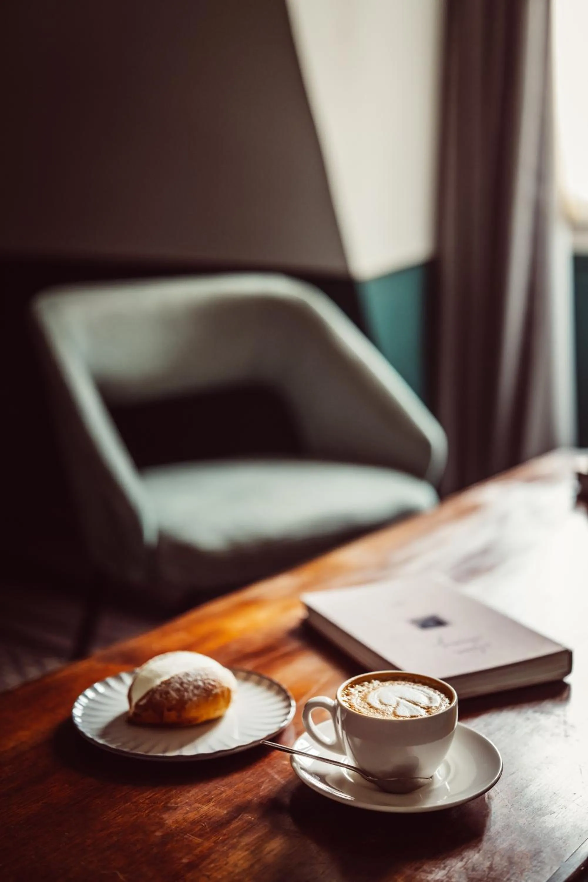 Seating area, Bed in Hotel Panache