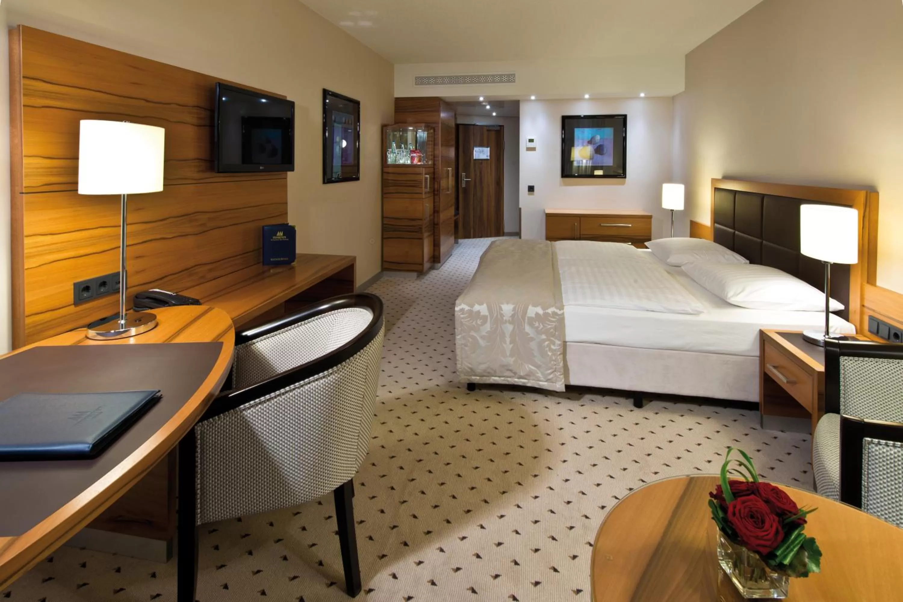 Photo of the whole room, Bed in Maritim Hotel Bad Homburg