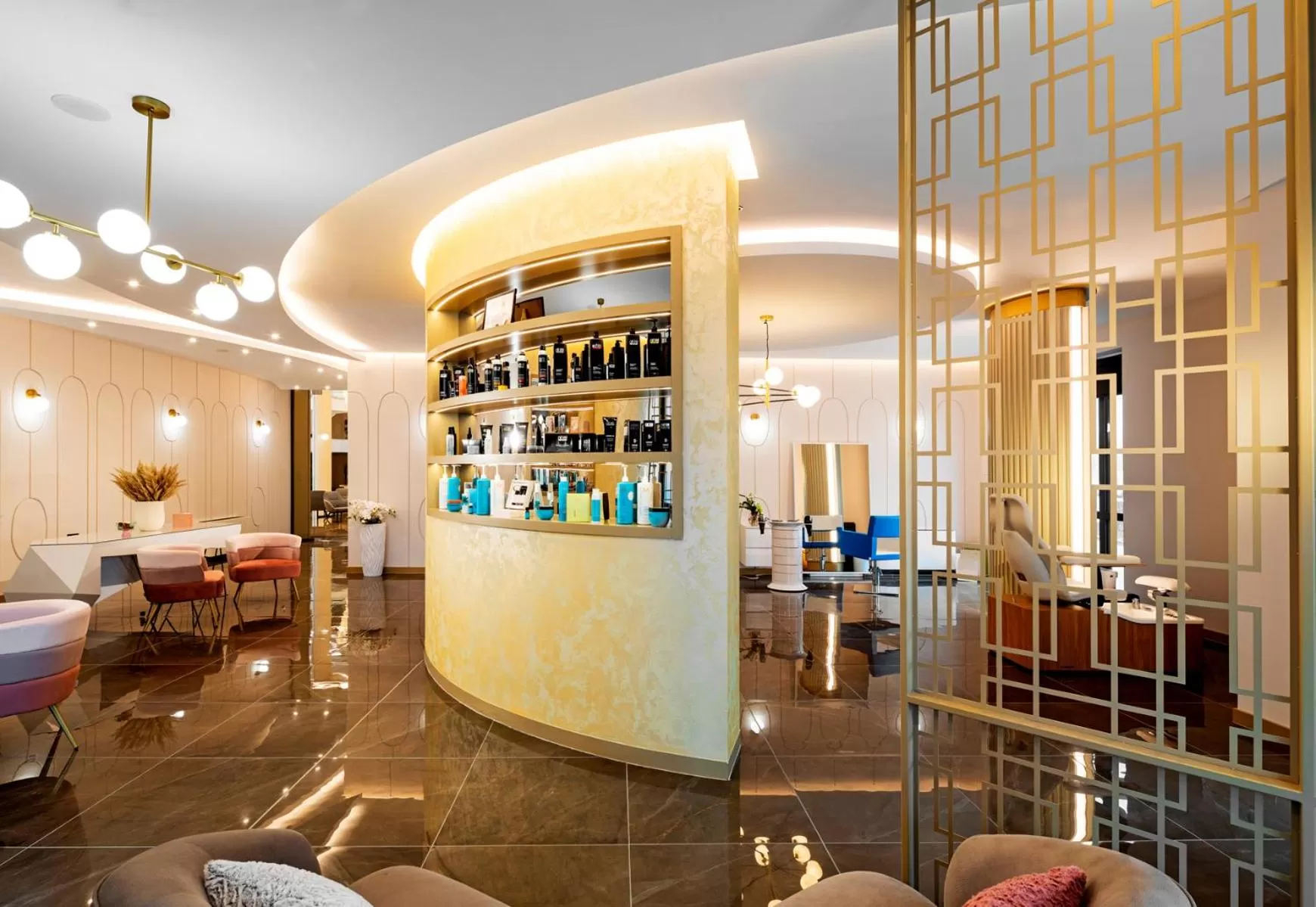 Lounge or bar in Kings' Valley Medical & Spa Hotel