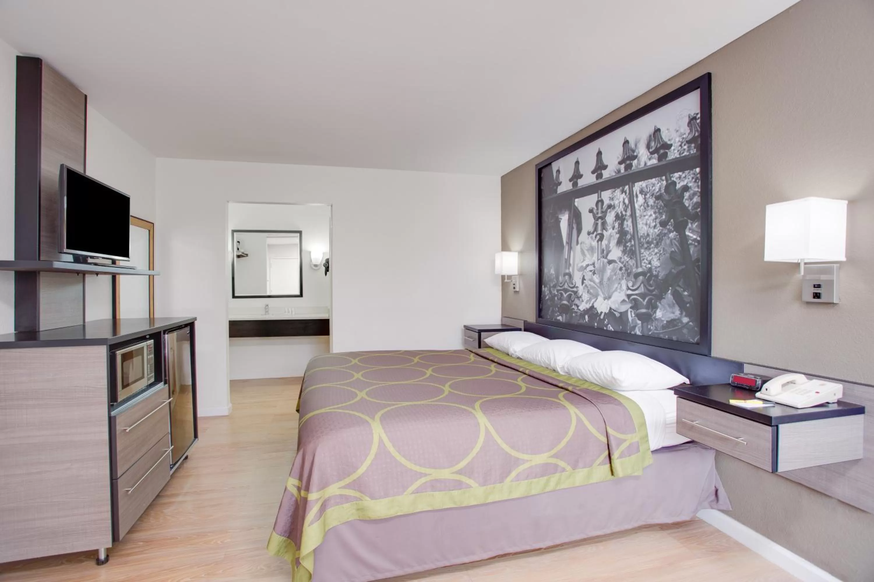 Photo of the whole room, Bed in Super 8 by Wyndham Dalton