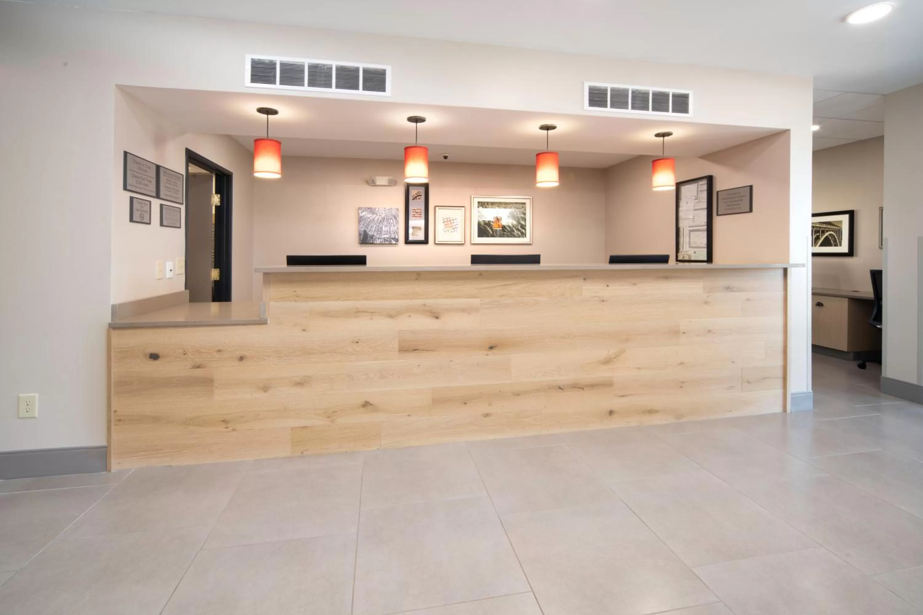 Lobby or reception in Country Inn & Suites by Radisson, Cumming near NorthSide Hospital Forsyth