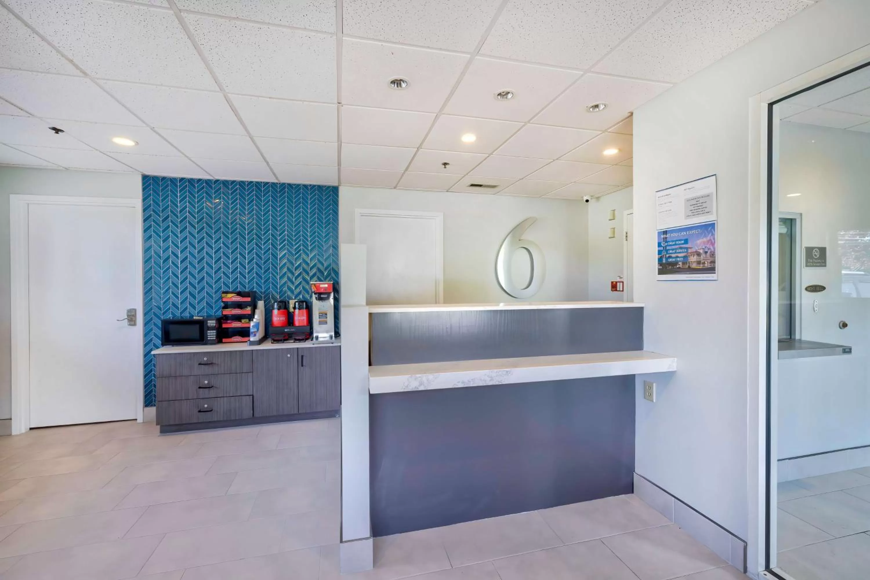 Lobby or reception in Motel 6 Bethel, CT - Danbury