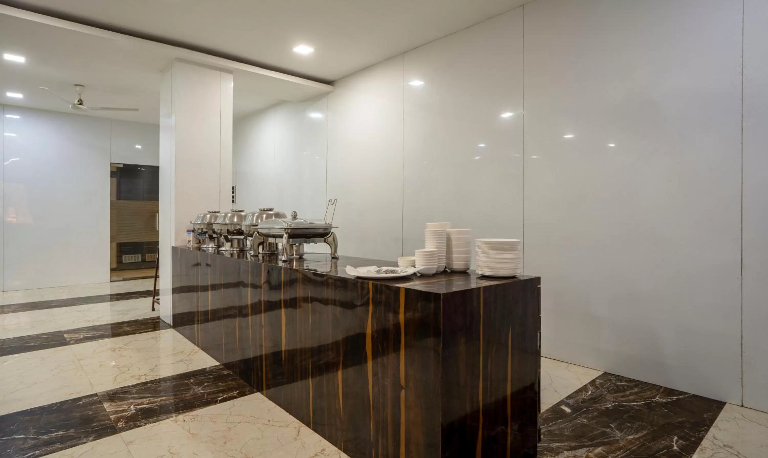 Restaurant/places to eat in Treebo Zaid International Powai