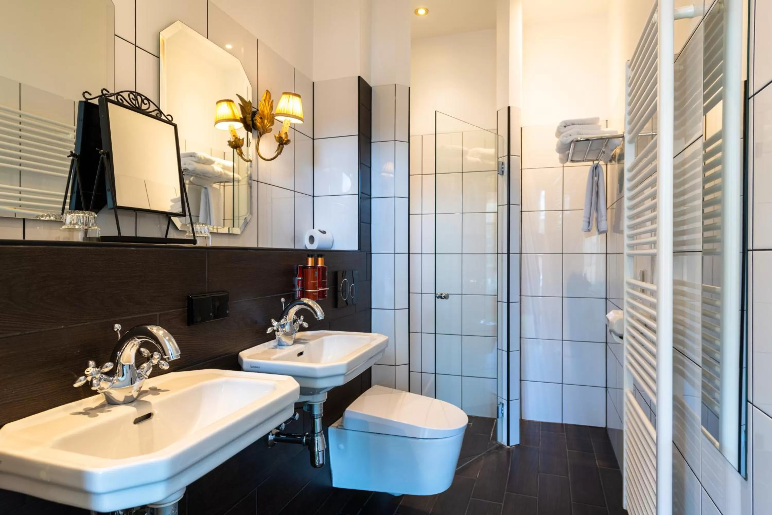 Shower in Grand Boutique Hotel-Restaurant Huis Vermeer