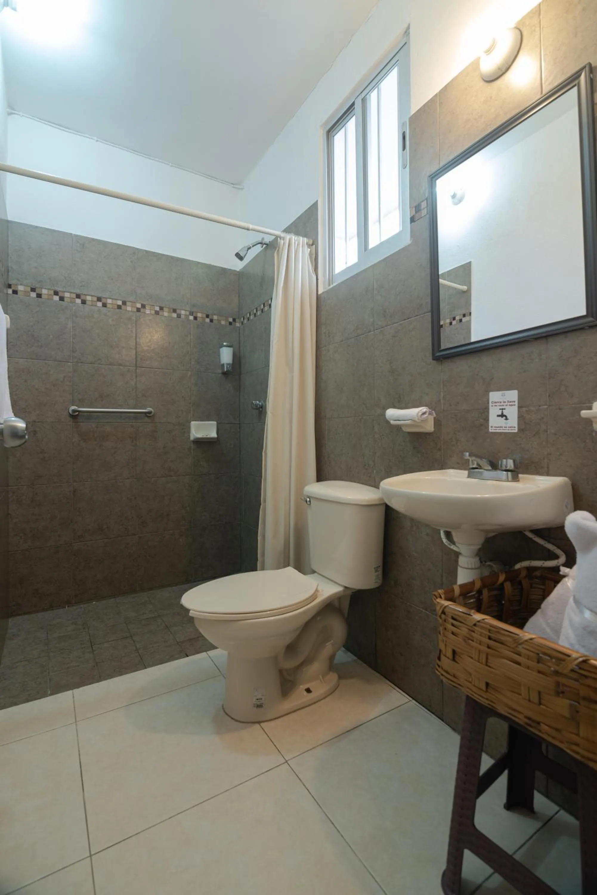 Bathroom in El Rincon de Los Angeles