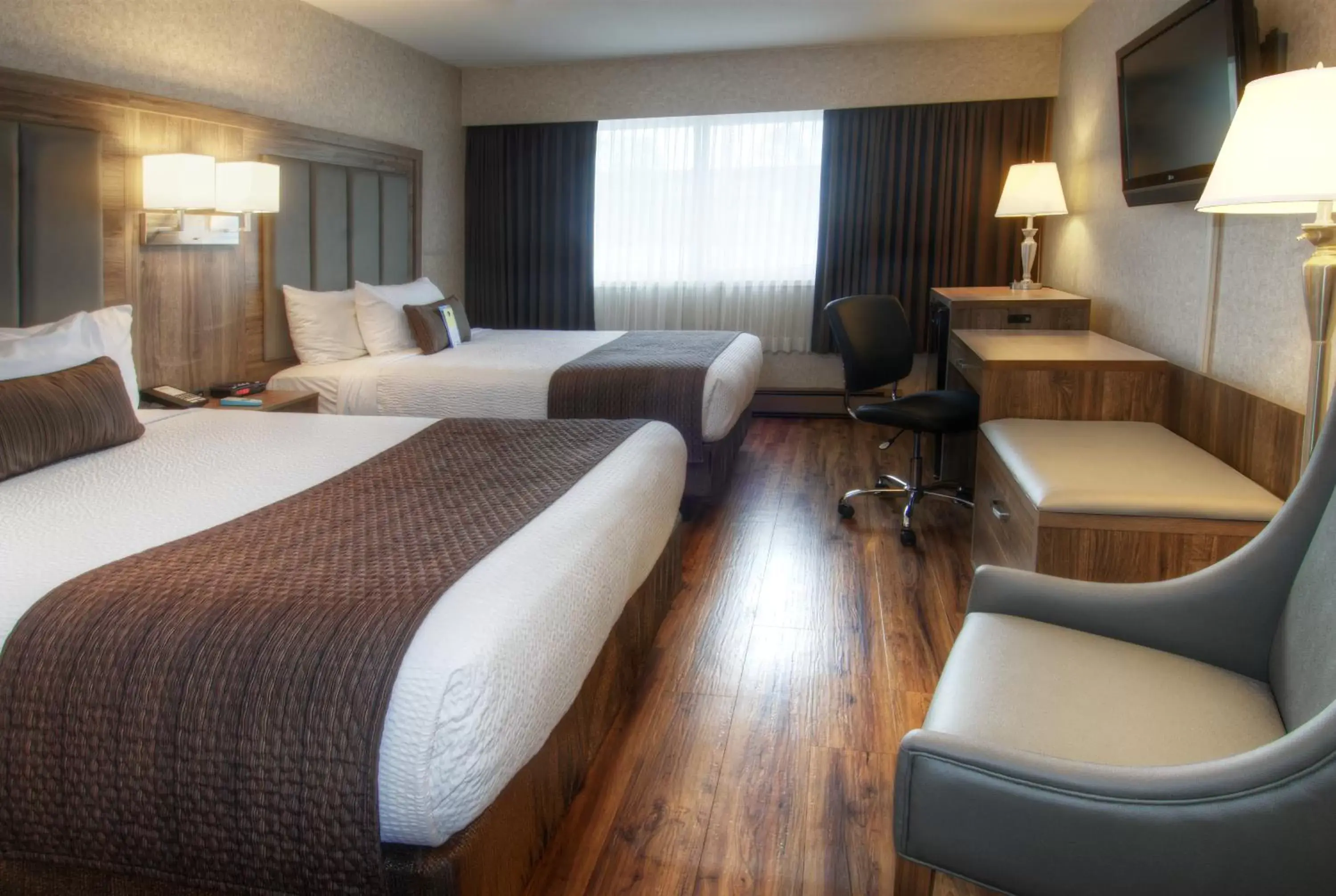 Room with Two Double Beds and Harbor View in Days Inn by Wyndham Victoria On The Harbour Room with Two Double Beds and Harbor View in Days Inn by Wyndham Victoria On The Harbour