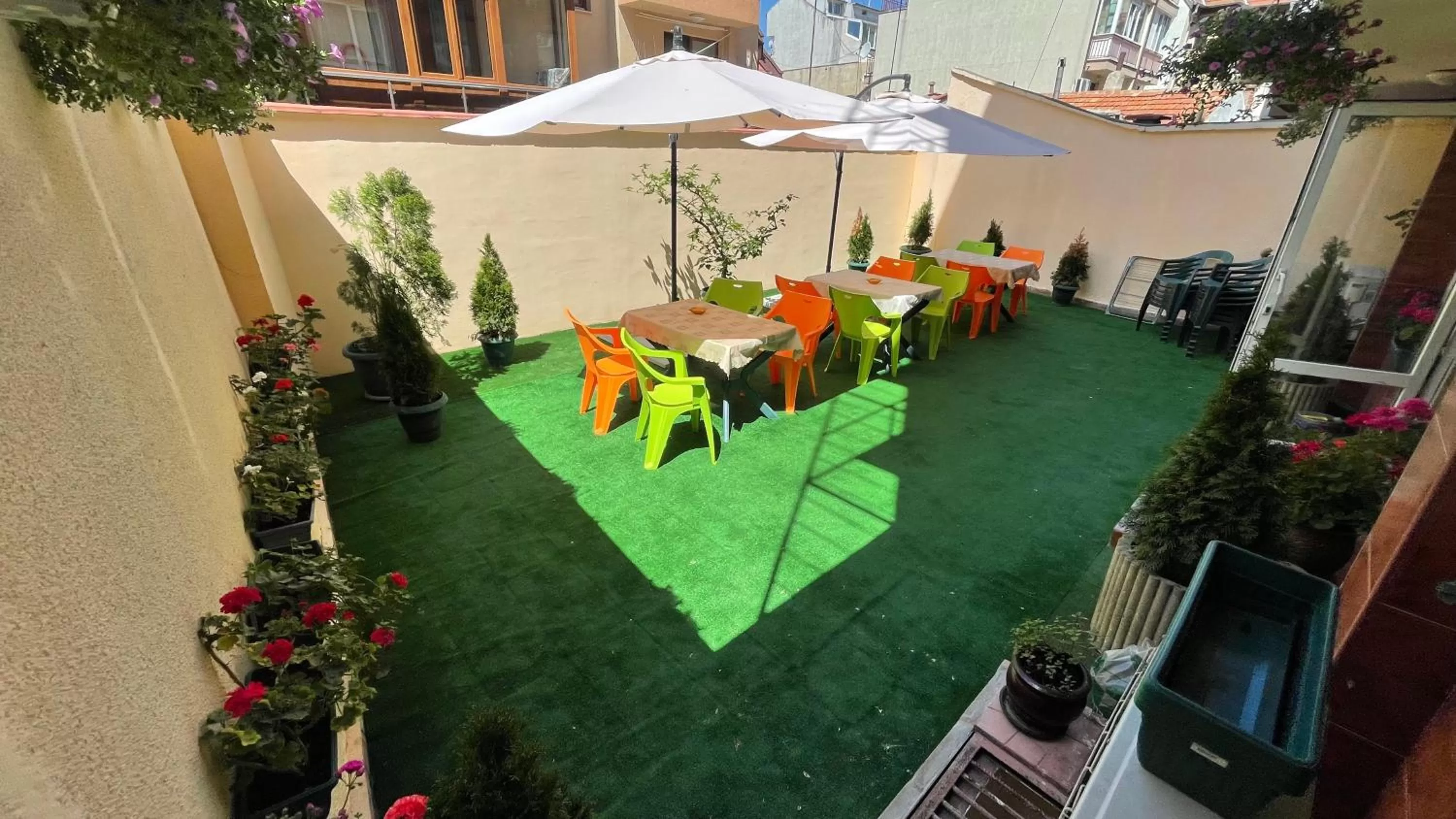 Patio in Hotel Color